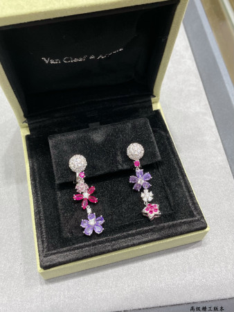 V*N CL*F & arpels colorful floral earrings