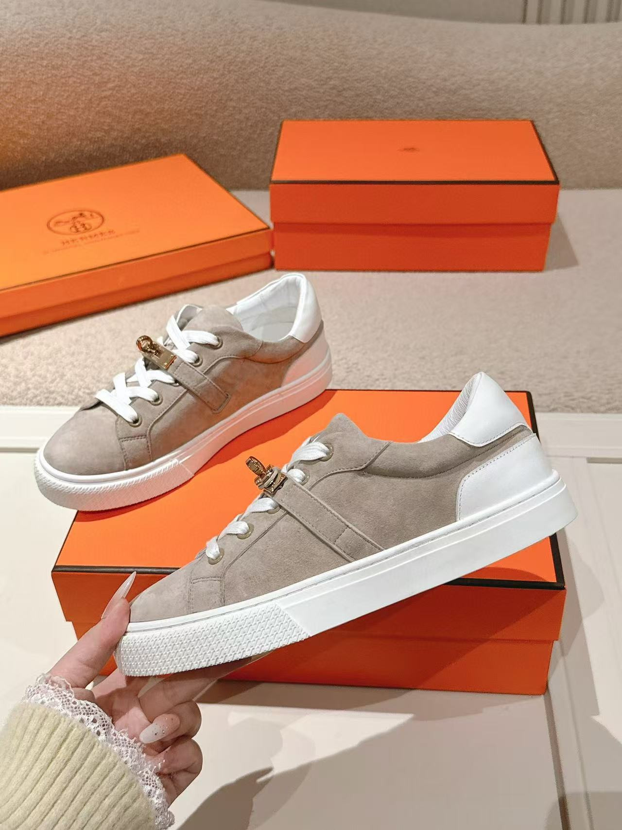 UA Hermès Day sneaker