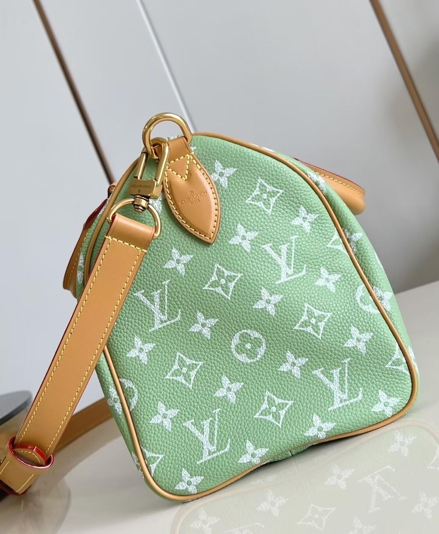 LV Speedy P9 Bandoulière 30 M14064 30x21x17cm