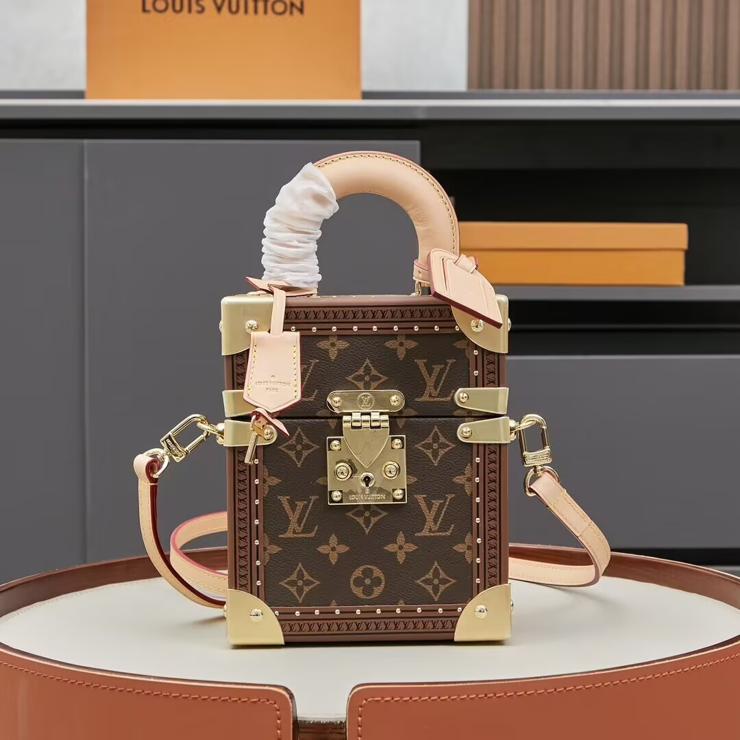 LV Camera Box M10079 17x13x7.5cm