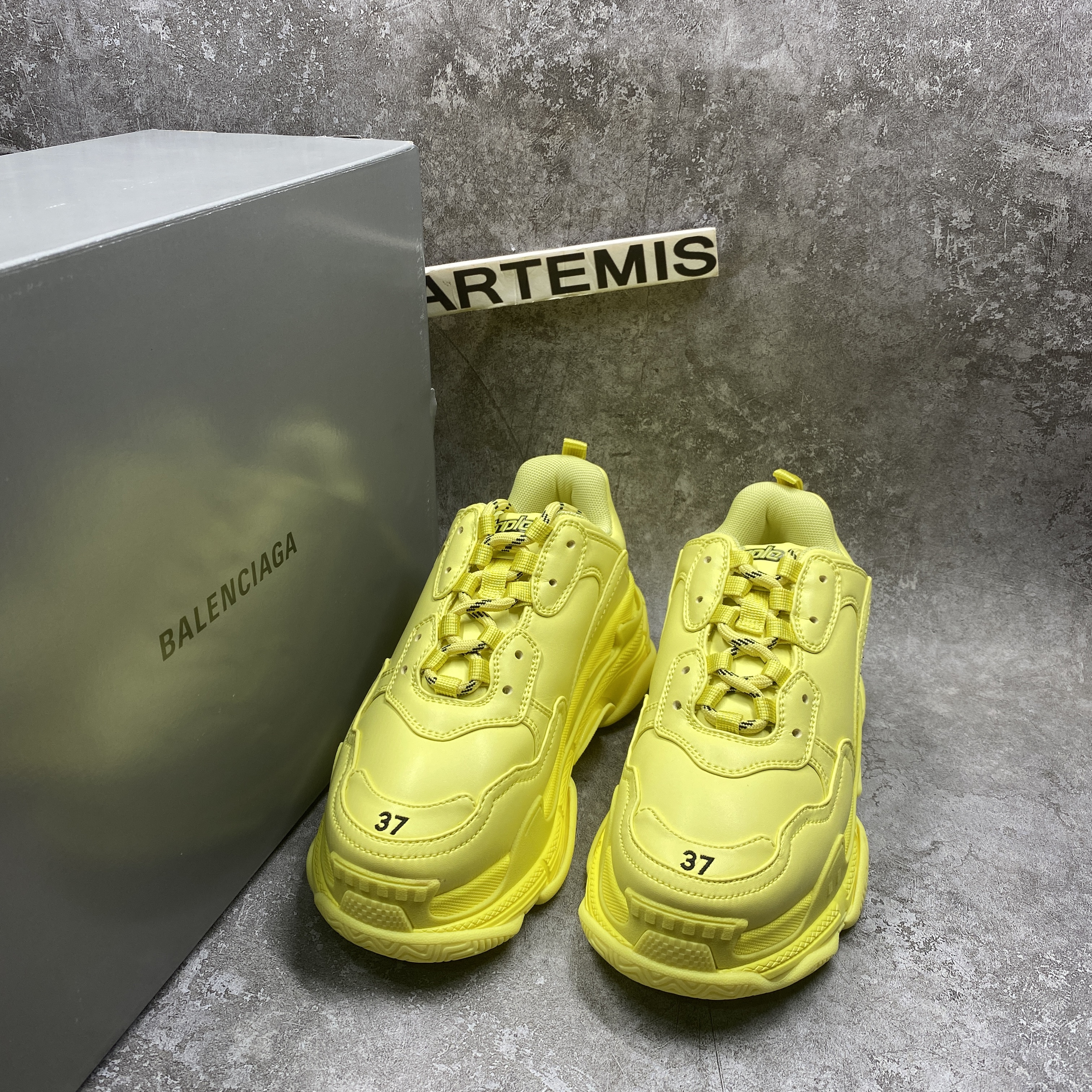Balenciga Triple S Light Yellow