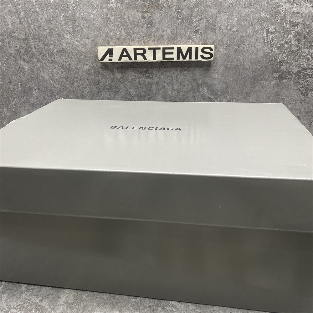 Balenciga Bouncer Moon