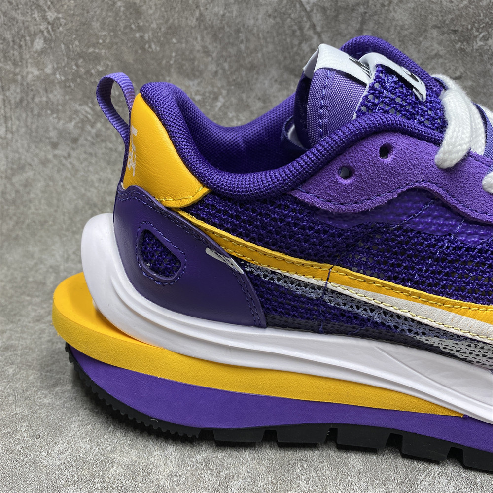 NIKE VAPORWAFFLE SACAI DARK IRIS