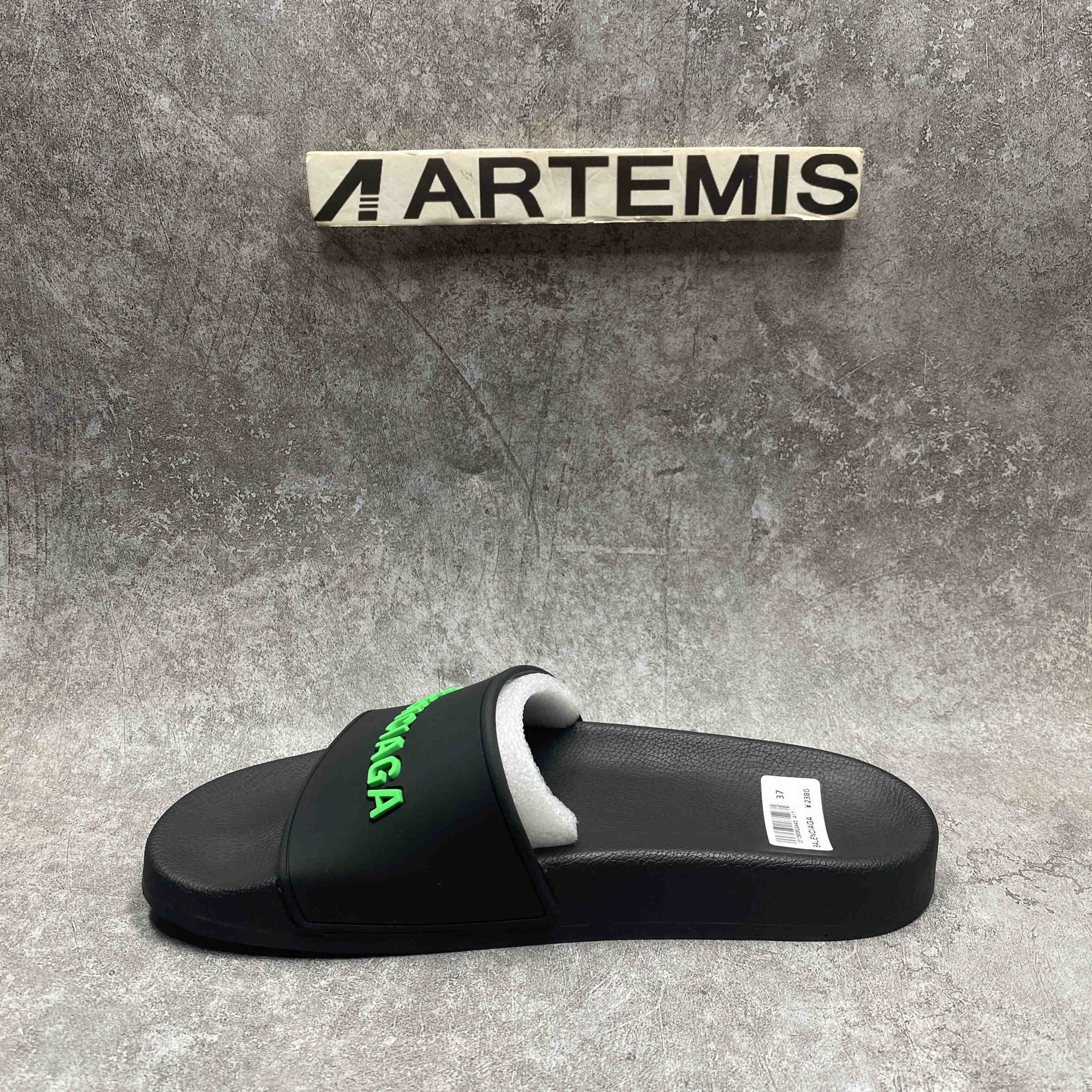 Ba*len*cia*ga pool slide black fluo green