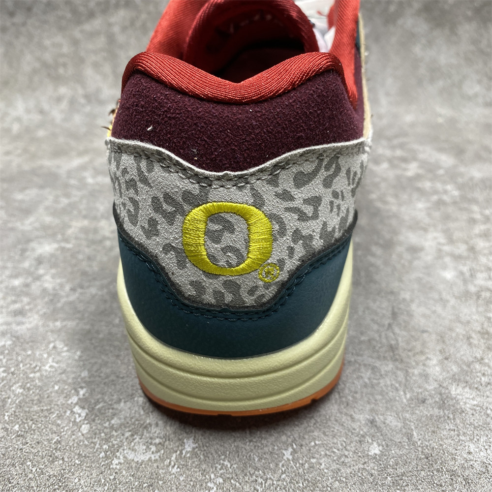 UA Nike Air Max 1