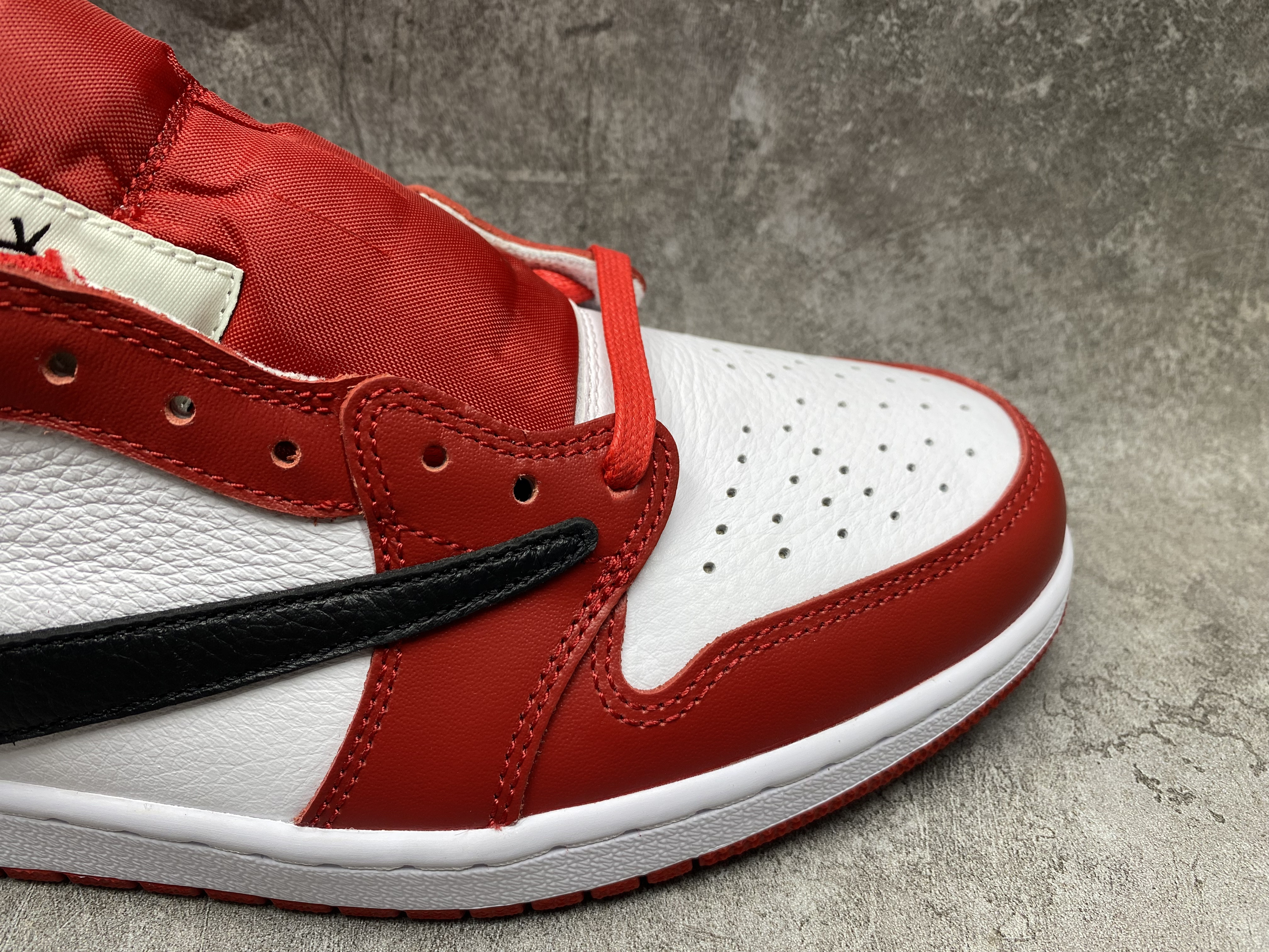 UA TRAVIS SCOTT X AIR JORDAN 1 LOW OG RED