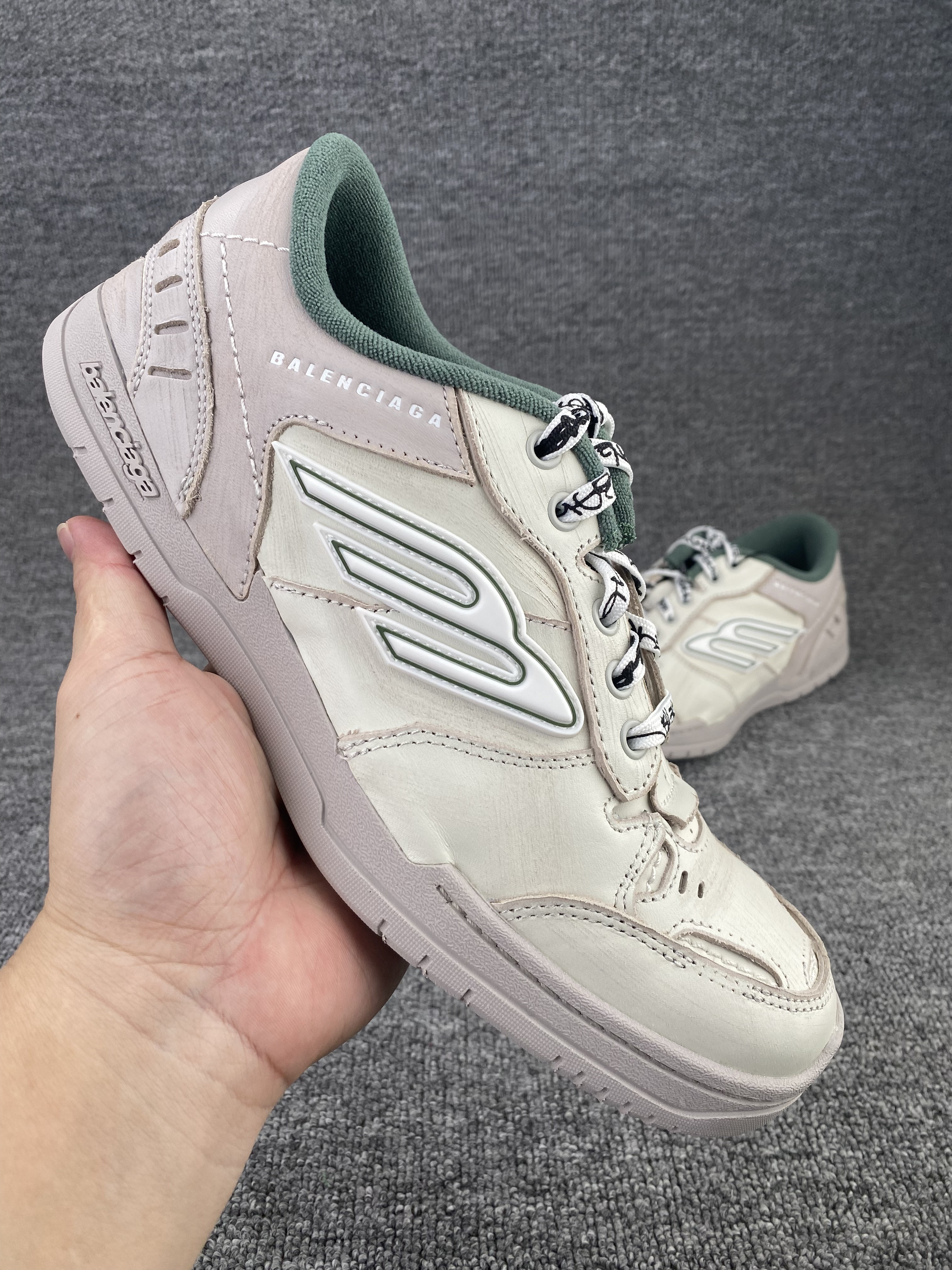 ua Ba*len*cia*ga hamptons worn-out sneaker (run one size large)