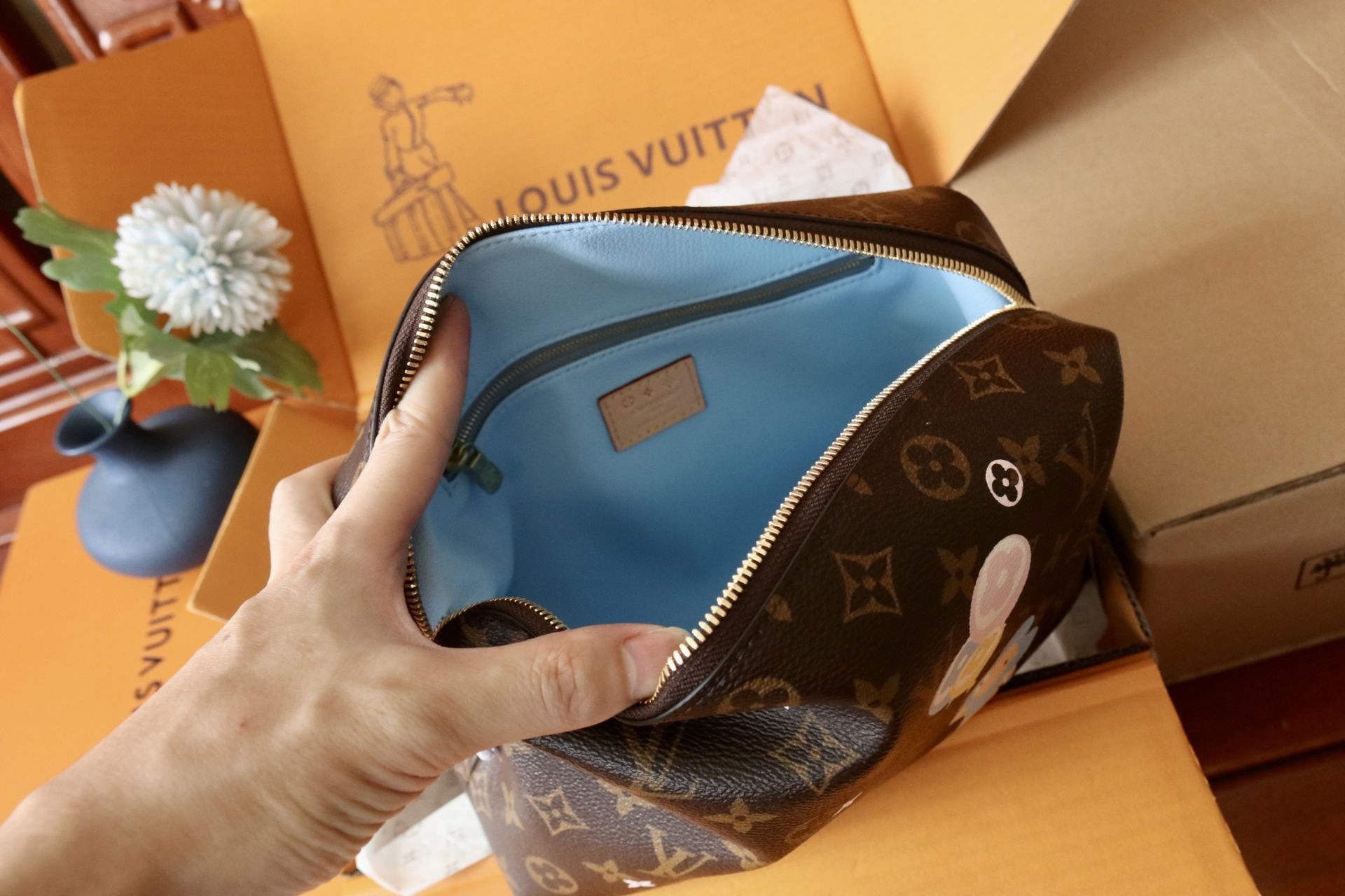 LV Cosmetic Pouch GM M14891 27x18x9cm