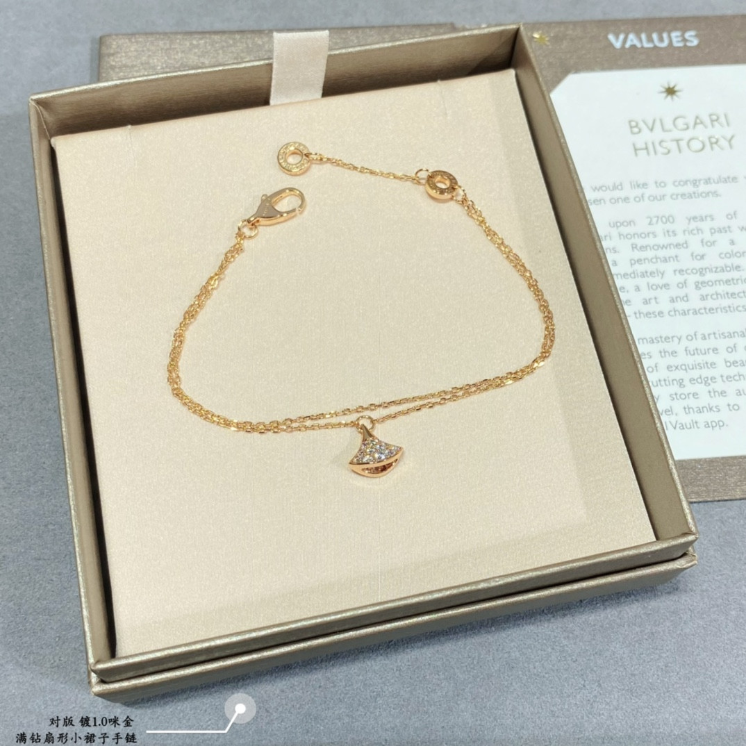 b*l*ai Di*m*nd fan-shaped mini skirt bracelet