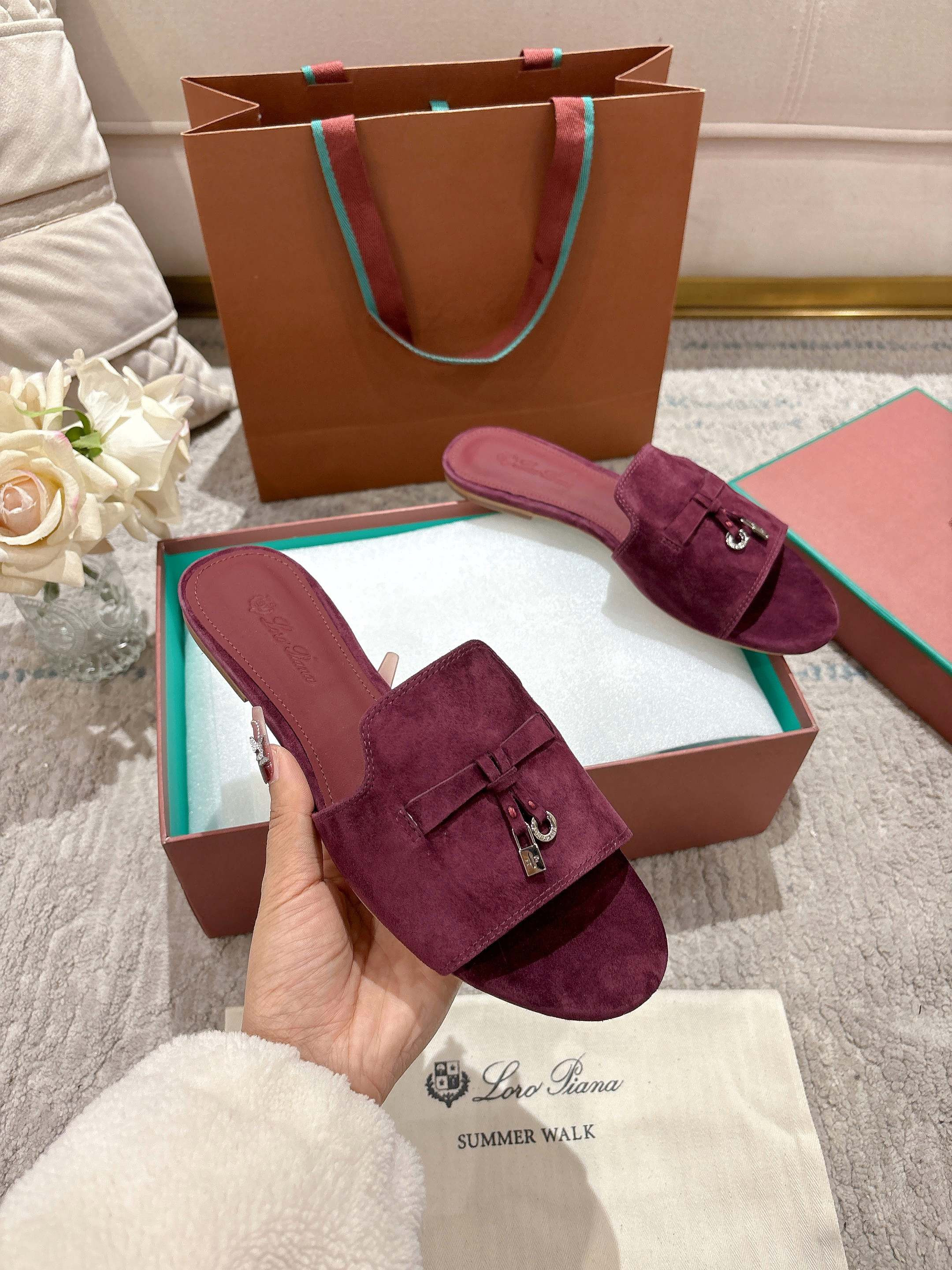 ua L**o p*ana summer charms sandal