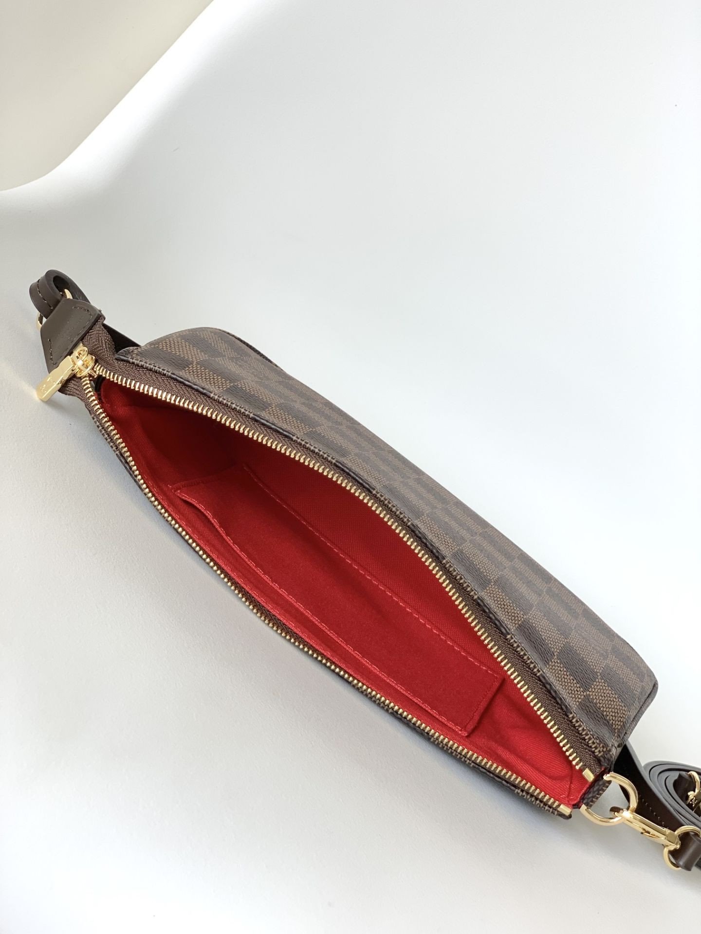 LV Coated Pochette N41206 21x12.5x4cm