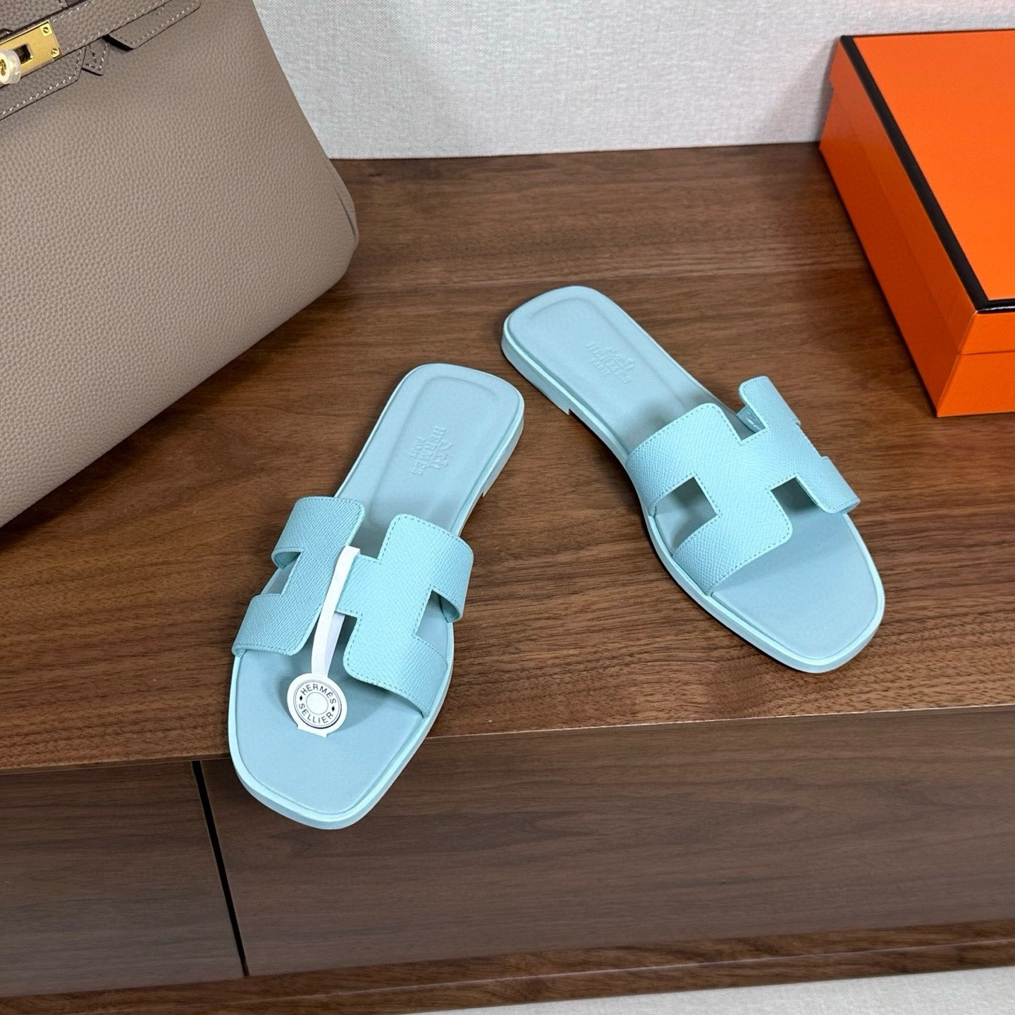UA Hermès Oran sandal