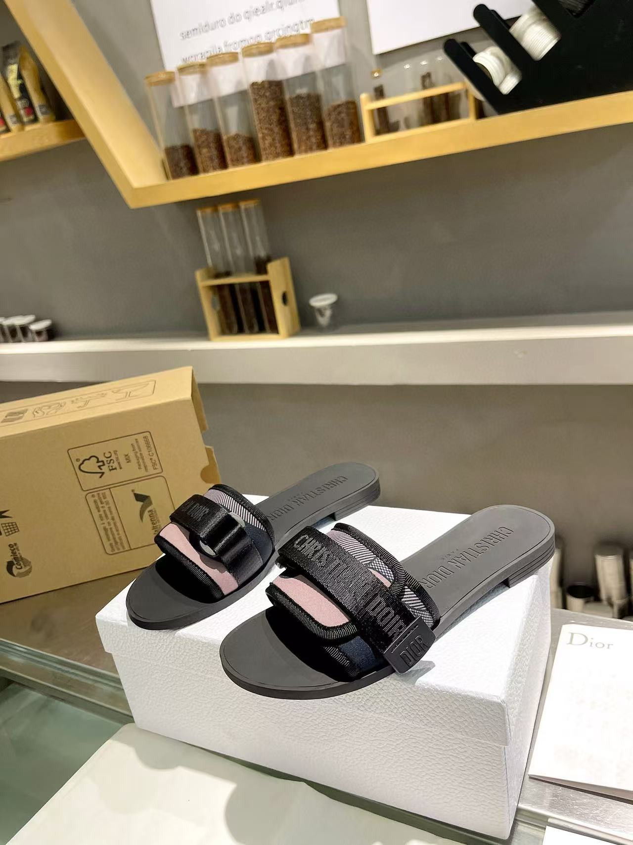 UA Dio(r)evolution Slide