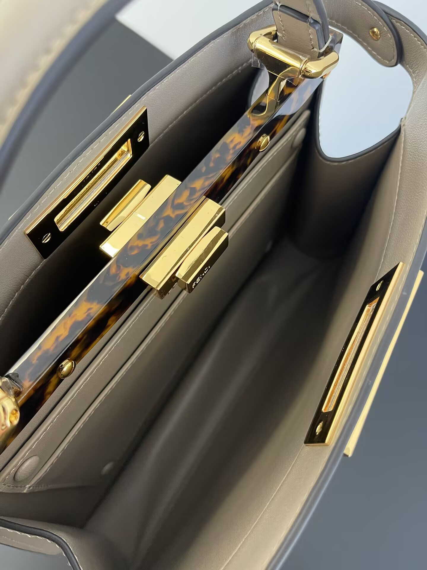 F**di peekaboo 33x25x13cm