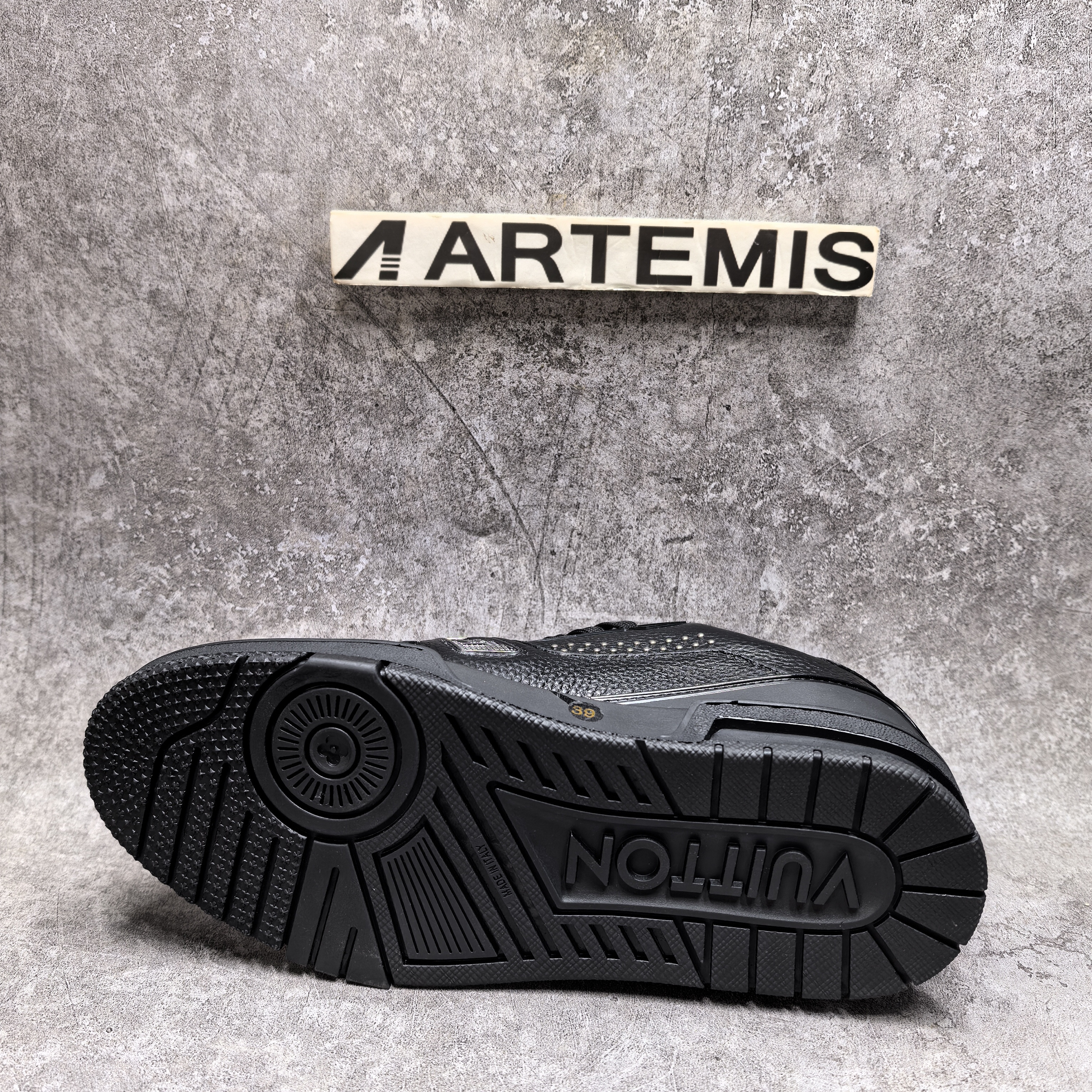 UA LV Trainer Sneaker