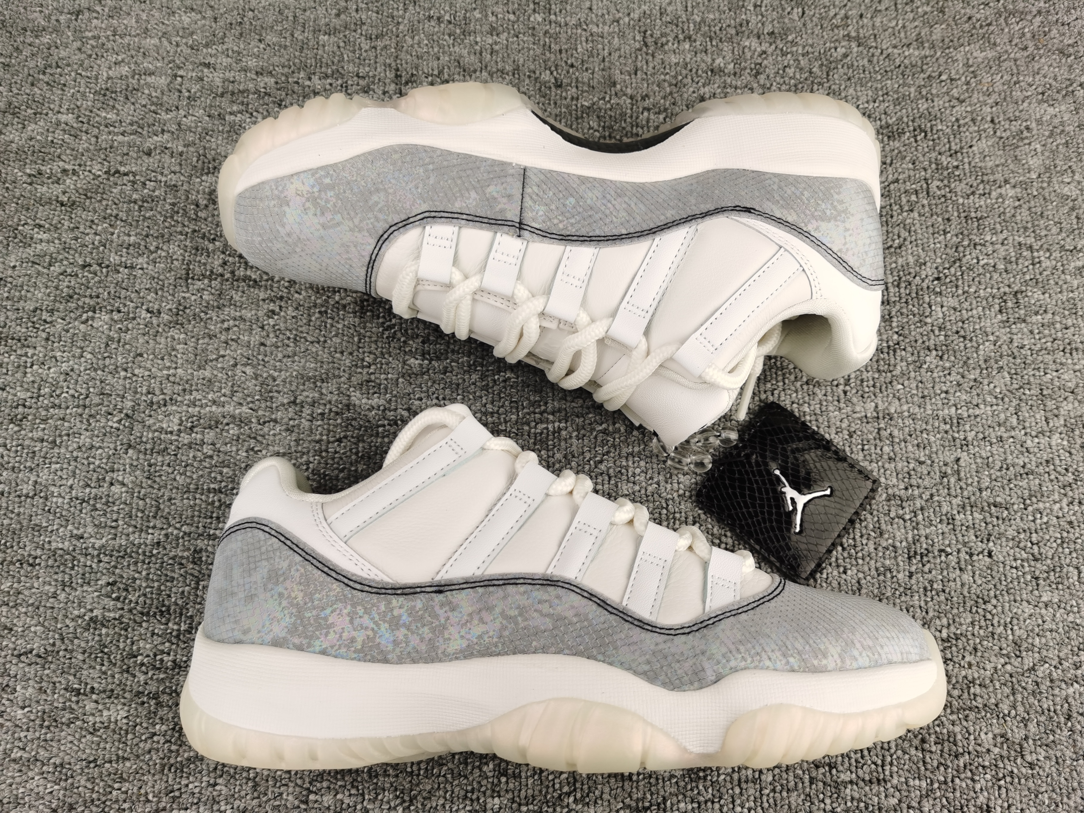 UA AIR JORDAN 11 RETRO LOW