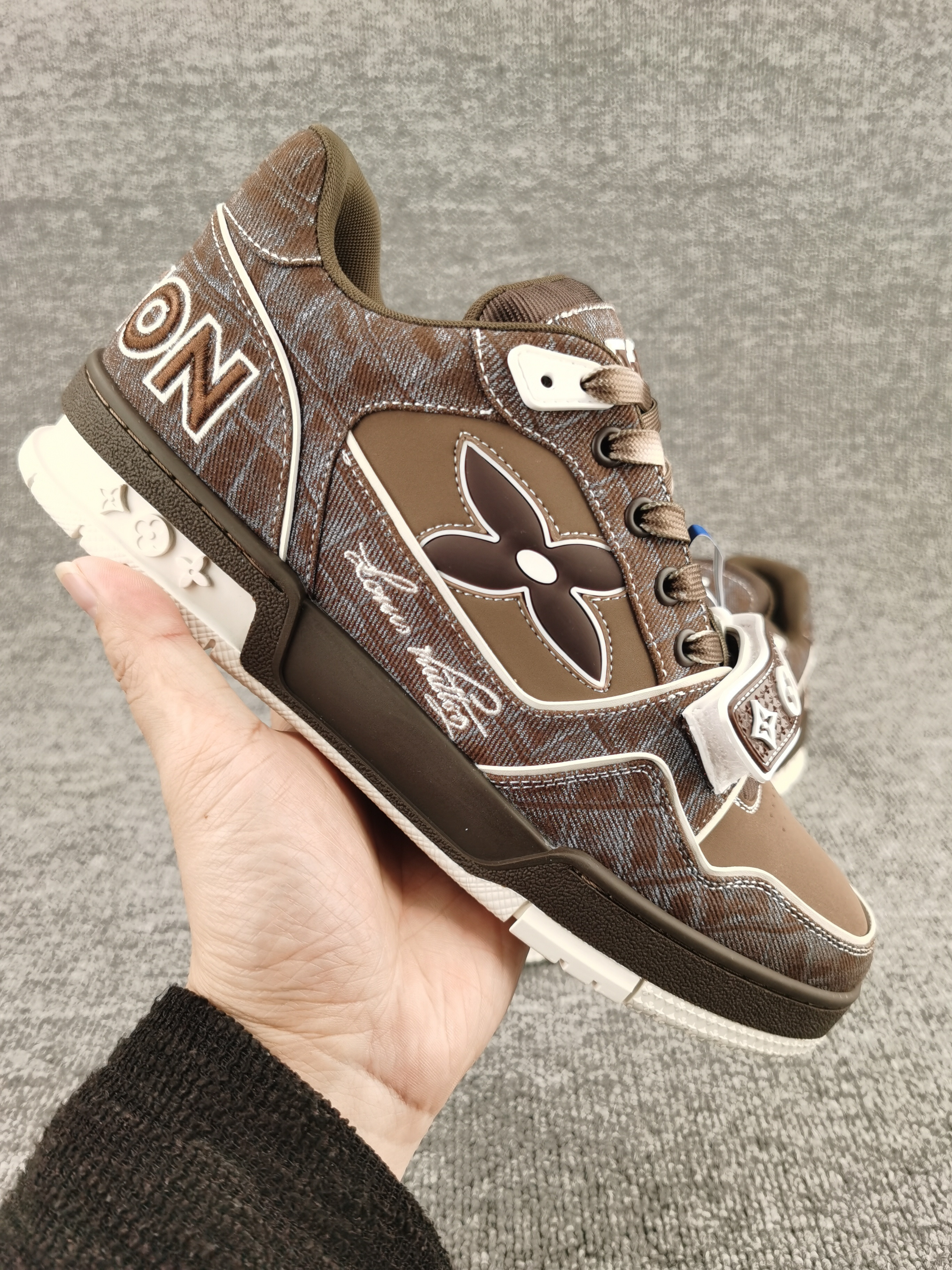 UA LV Trainer Sneaker