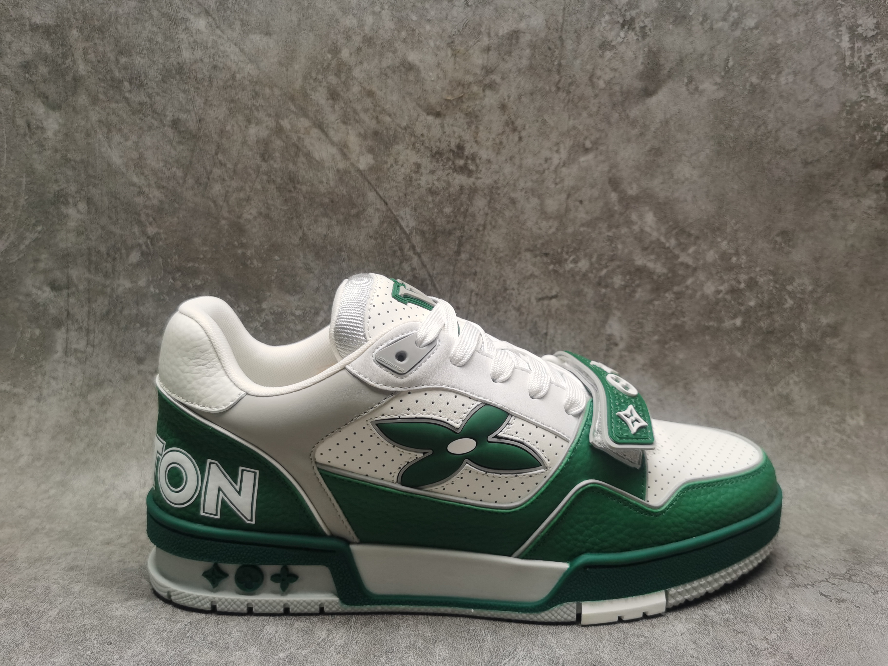 UA LV Trainer Sneaker