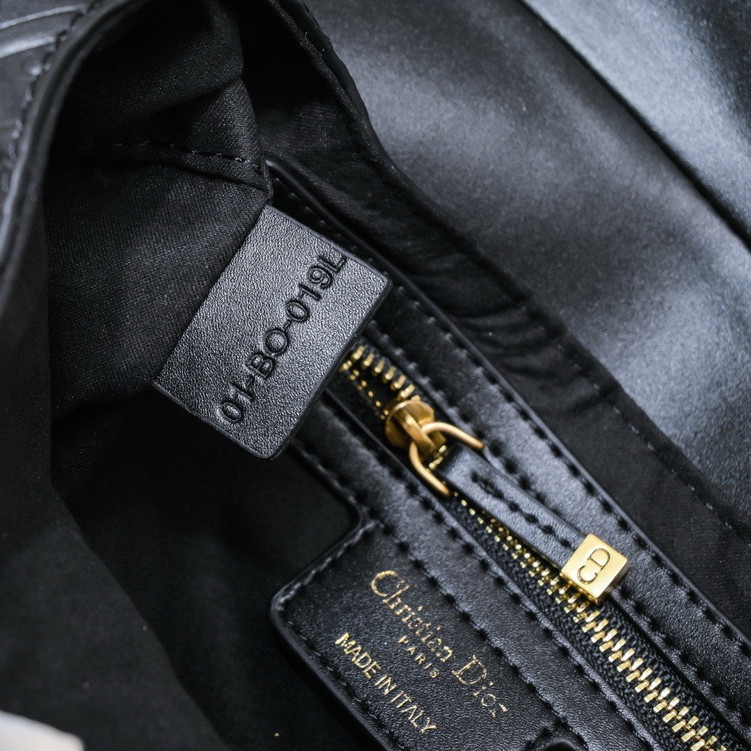 D*or saddle bag with strap black oblique embossed calfskin 25.5x20x6.5cm