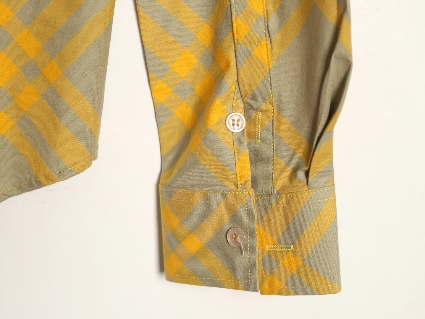 B**rry long-sleeved shirts