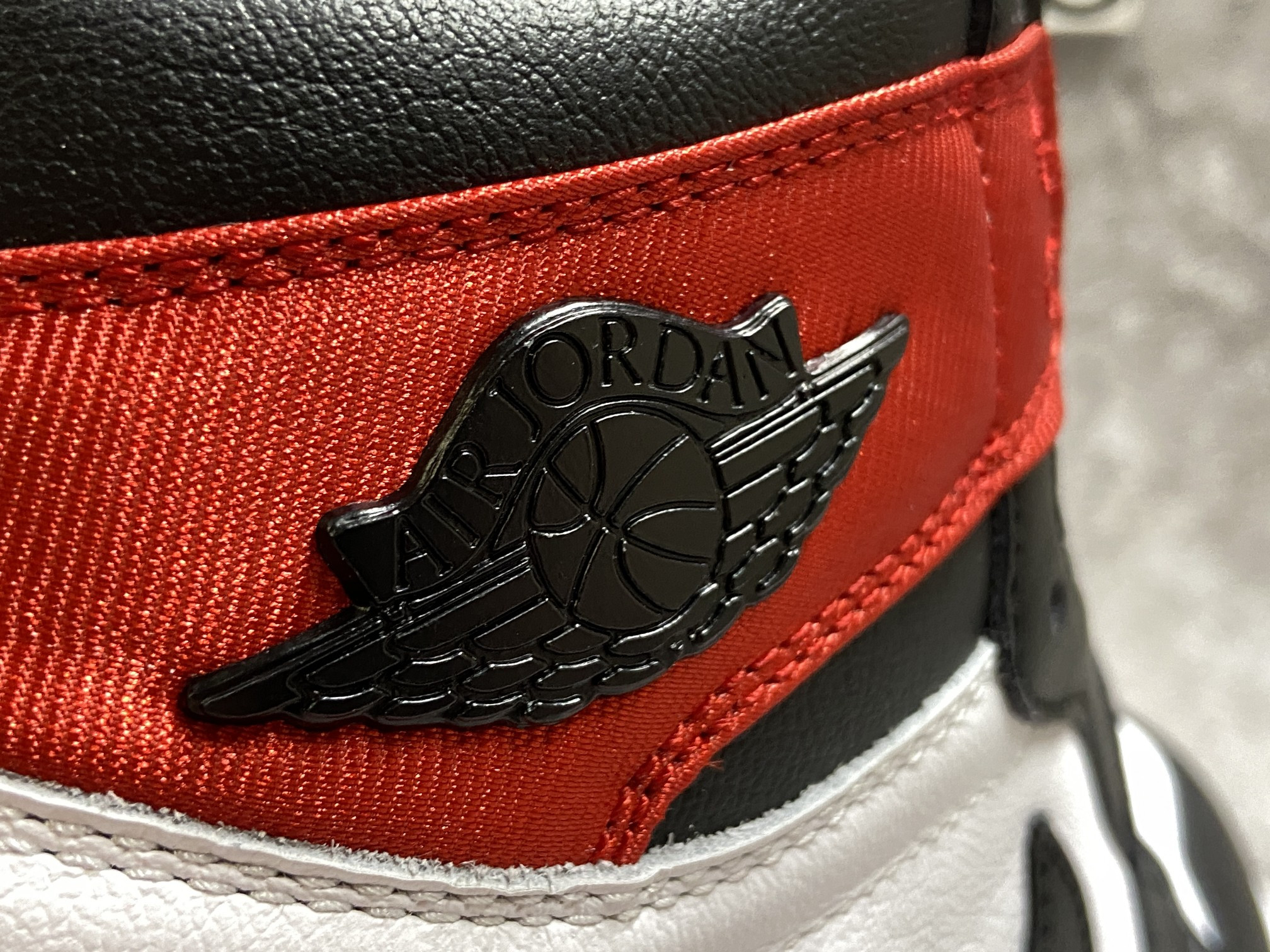 Air Jordan 1 Retro High Satin Black Toe