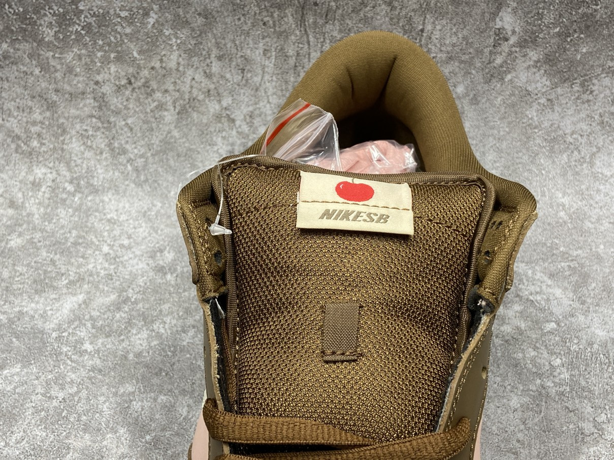 Nike Dunk SB Low Stussy Cherry