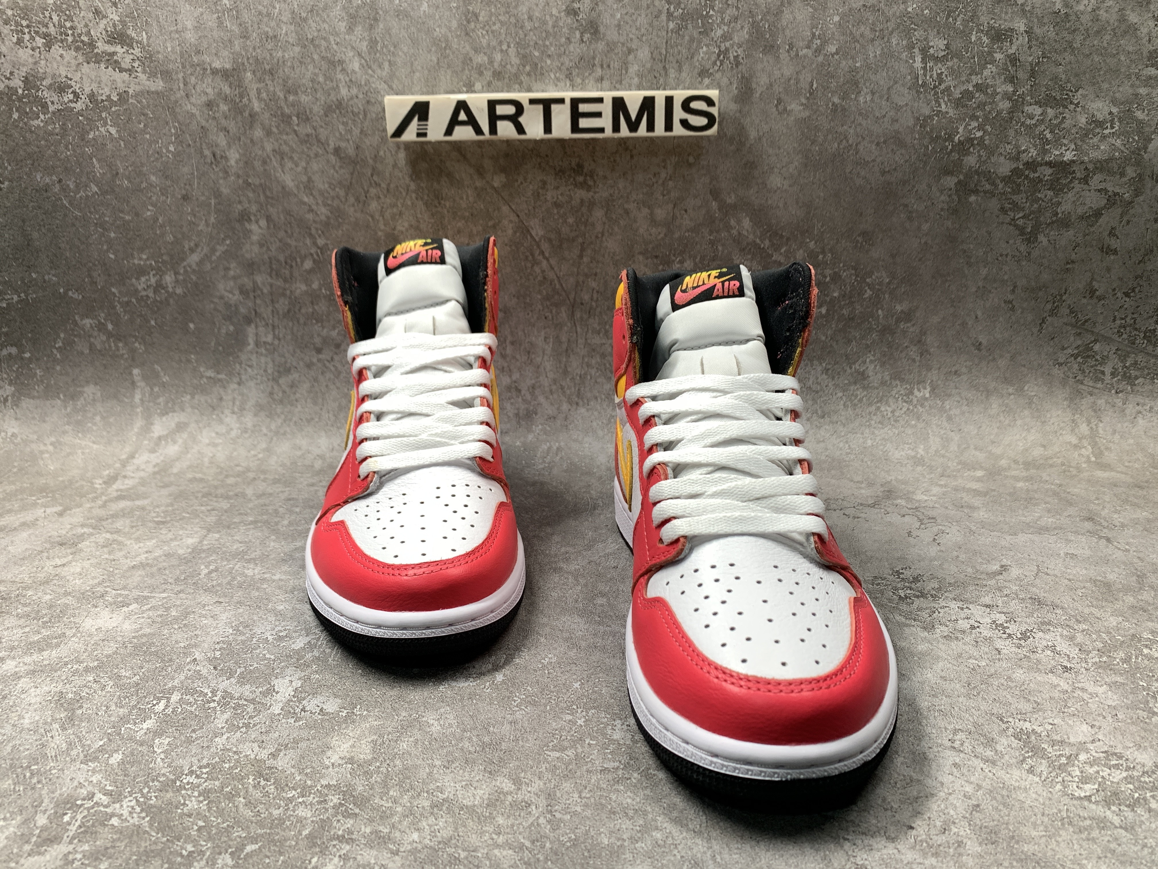 Air Jordan 1 Retro High OG Light Fusion Red