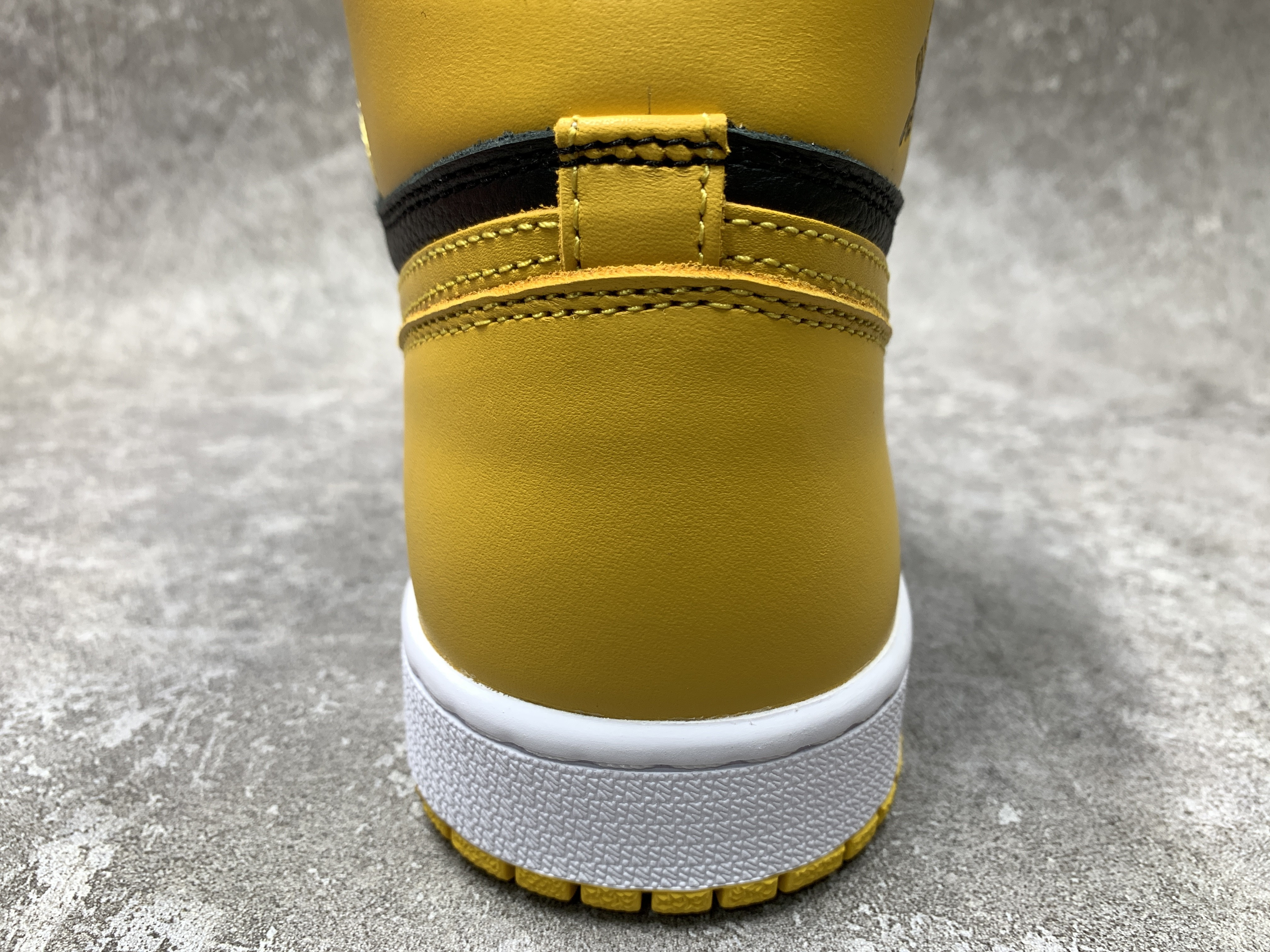Air Jordan 1 High Retro OG Pollen