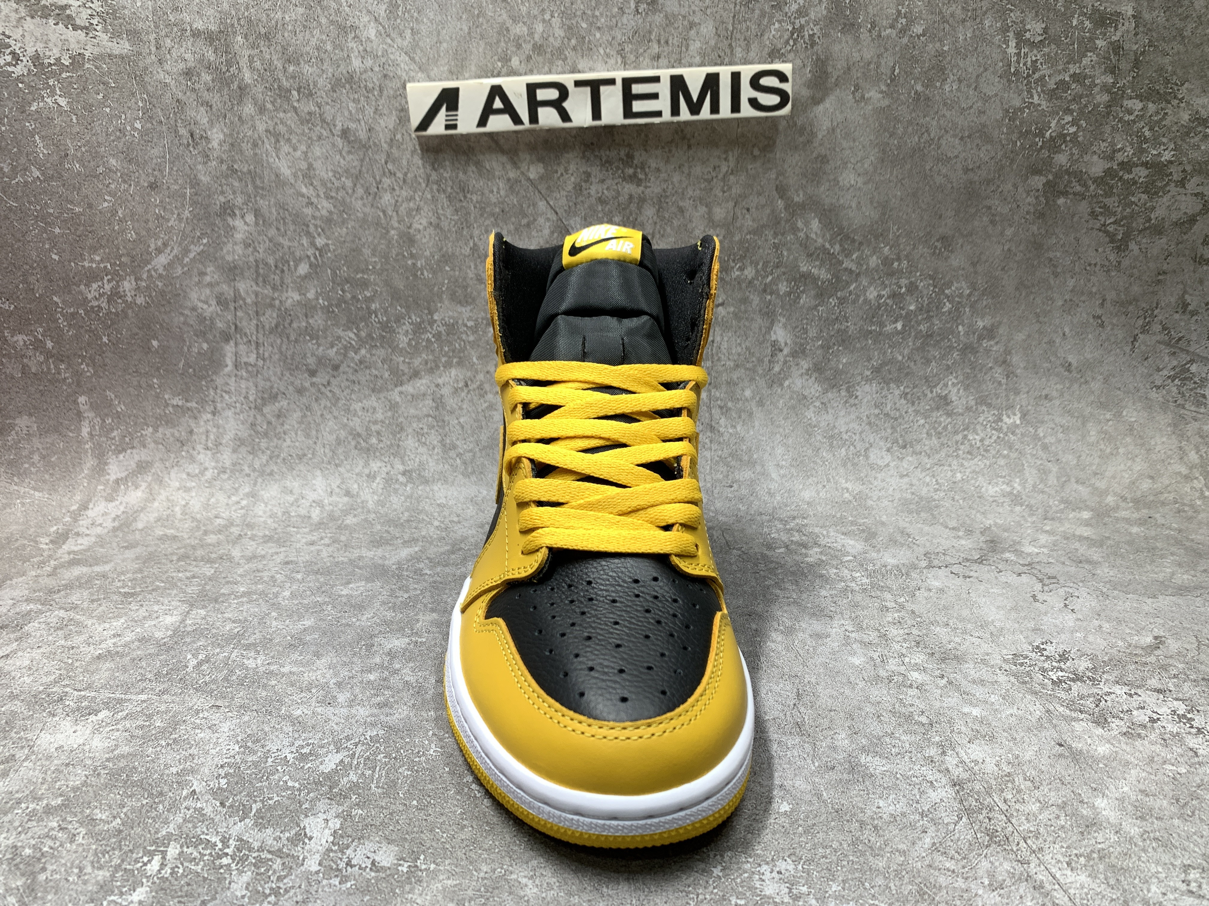 Air Jordan 1 High Retro OG Pollen