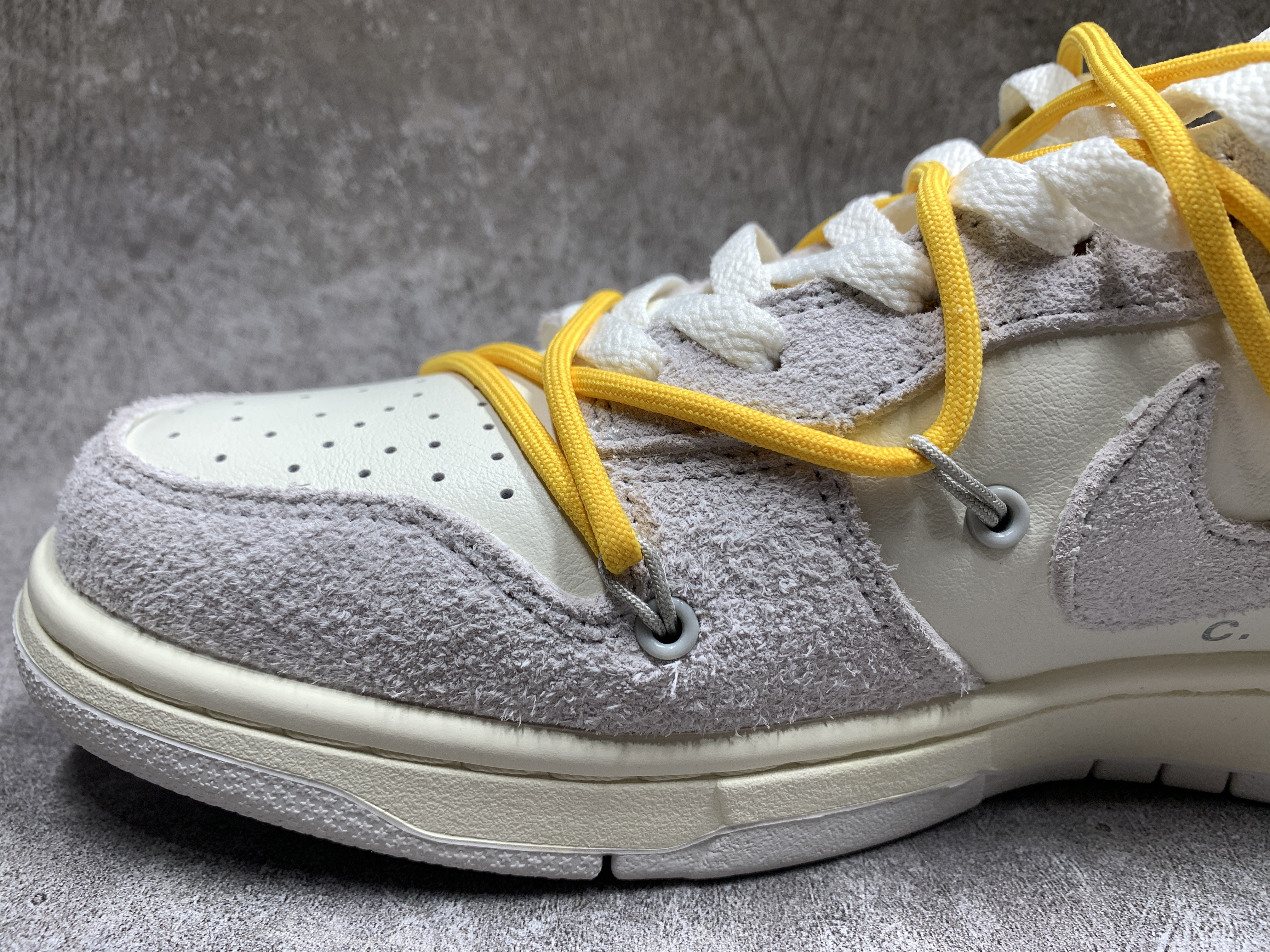 Off-White x Dunk Low Lot 39 of 50