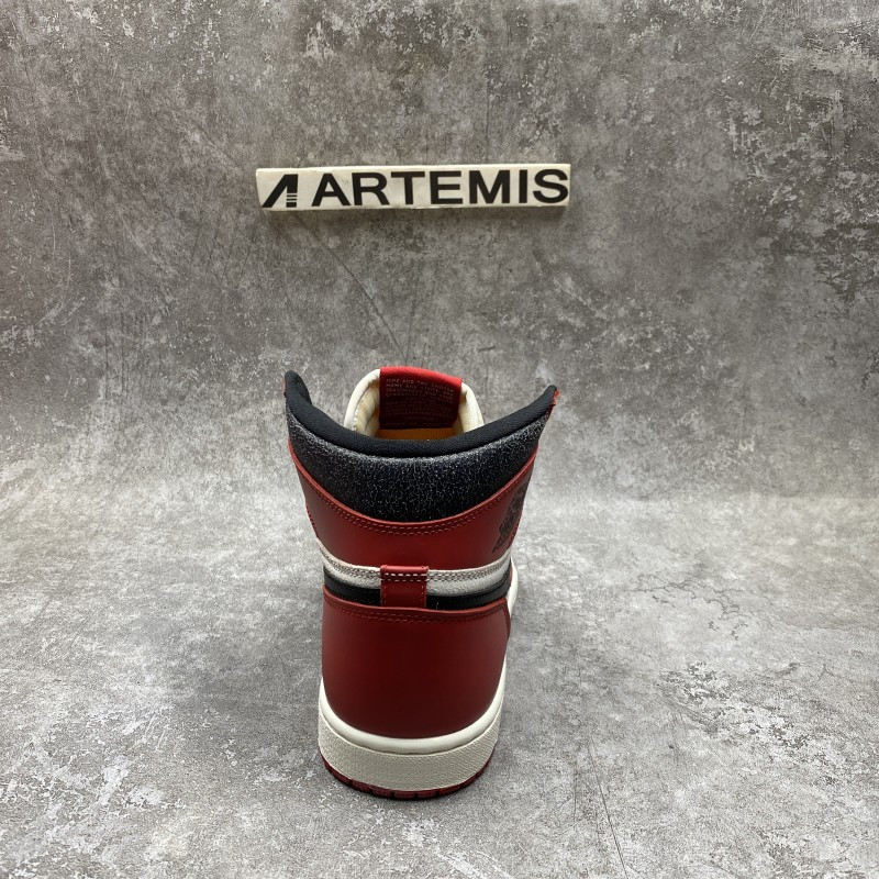 Air Jordan 1 High OG Chicago Lost and Found