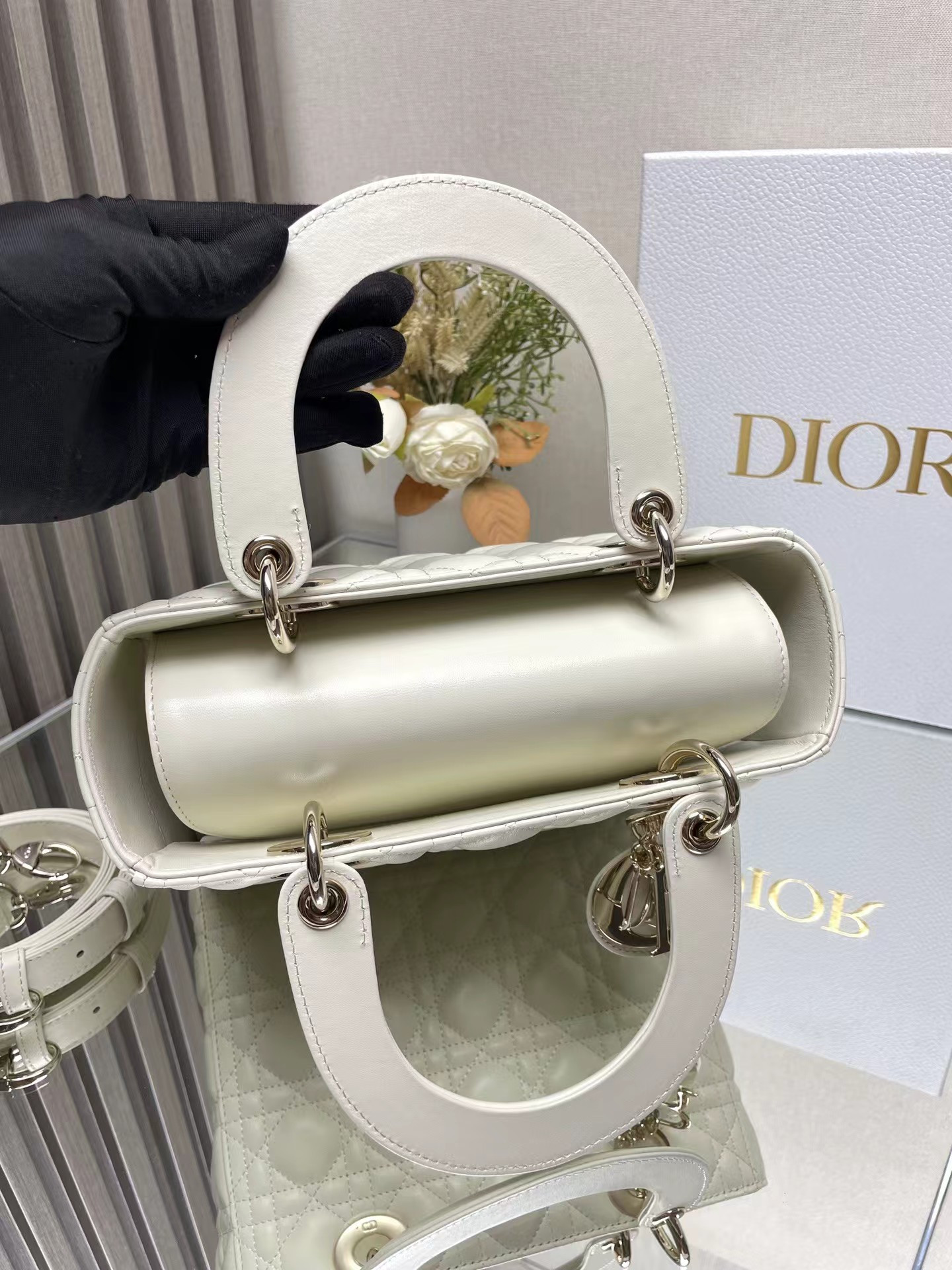 medium lady D*or bag  24 x 20 x 12 cm