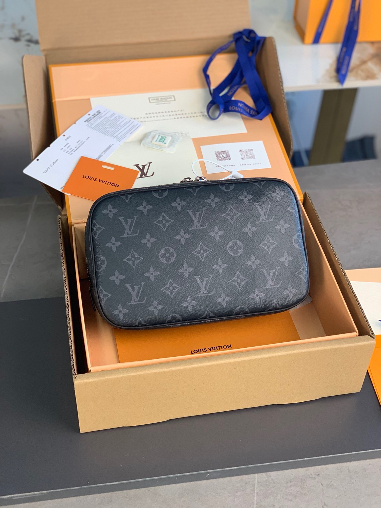 LV TOILET POUCH GM M43383