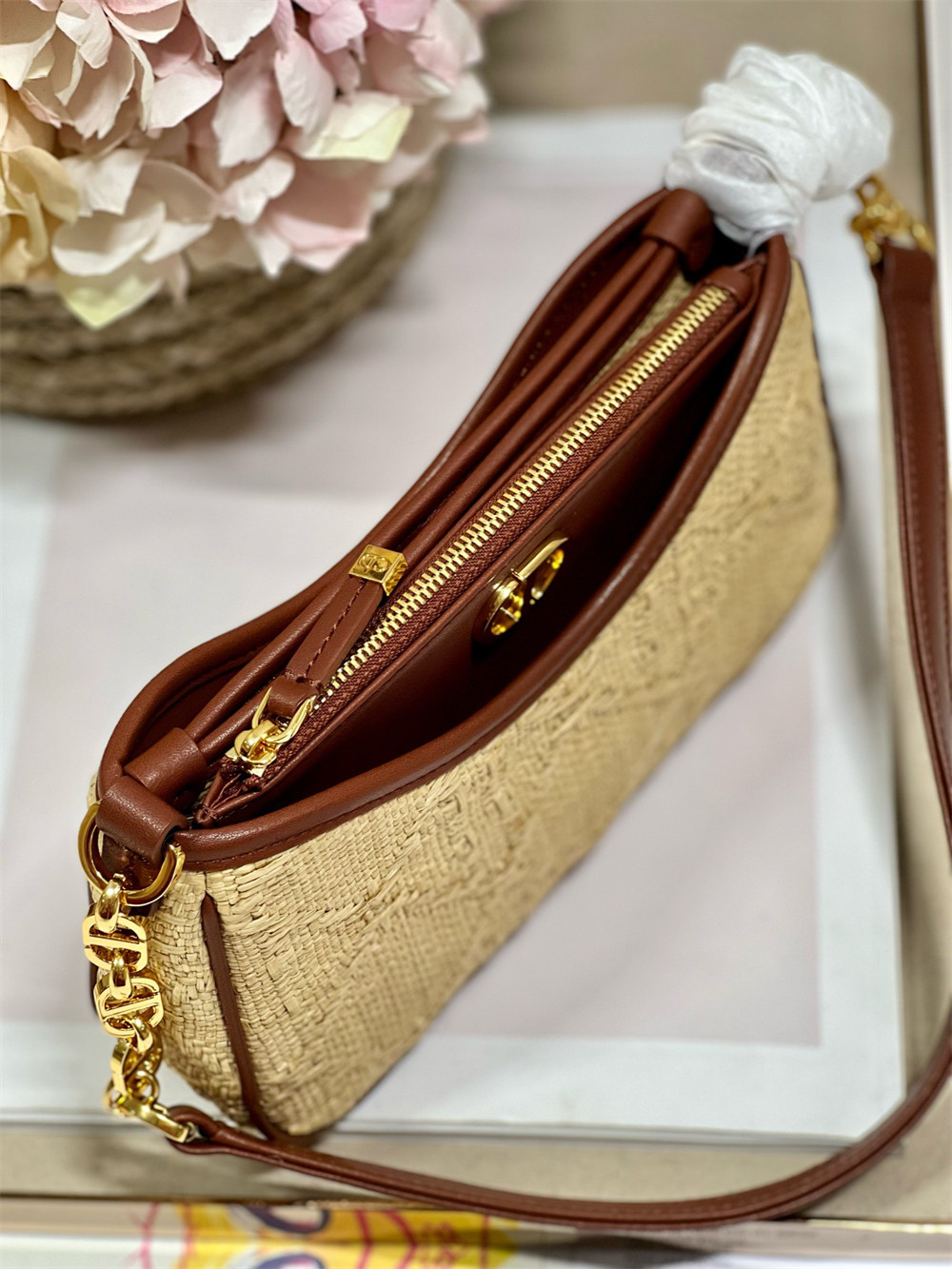 D*or 30 montaigne avenue weav 22.5 x 12.5 x 6.5 cm