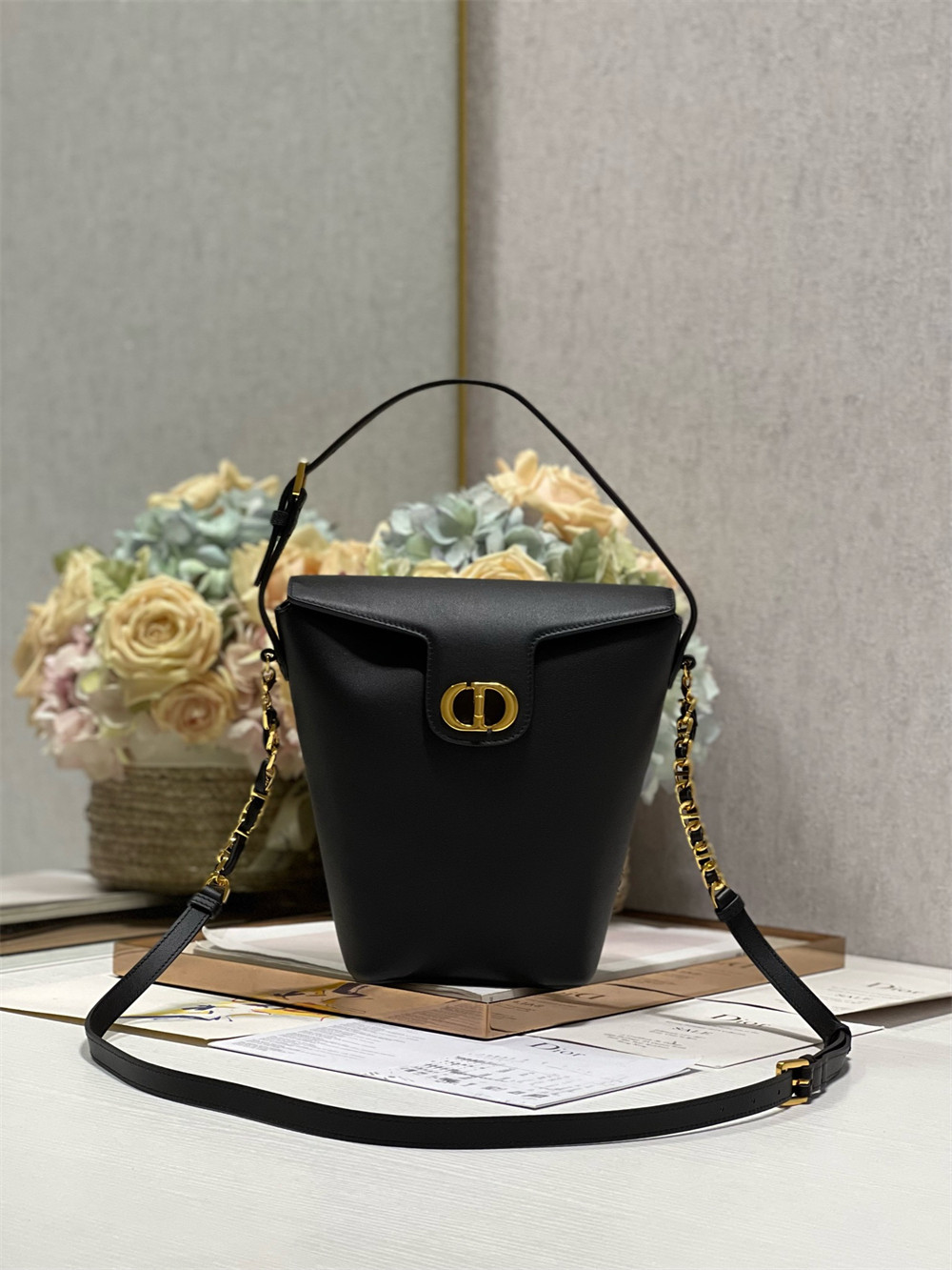 D*or 30 montaigne large chain bucket bag black 17x7x18cm