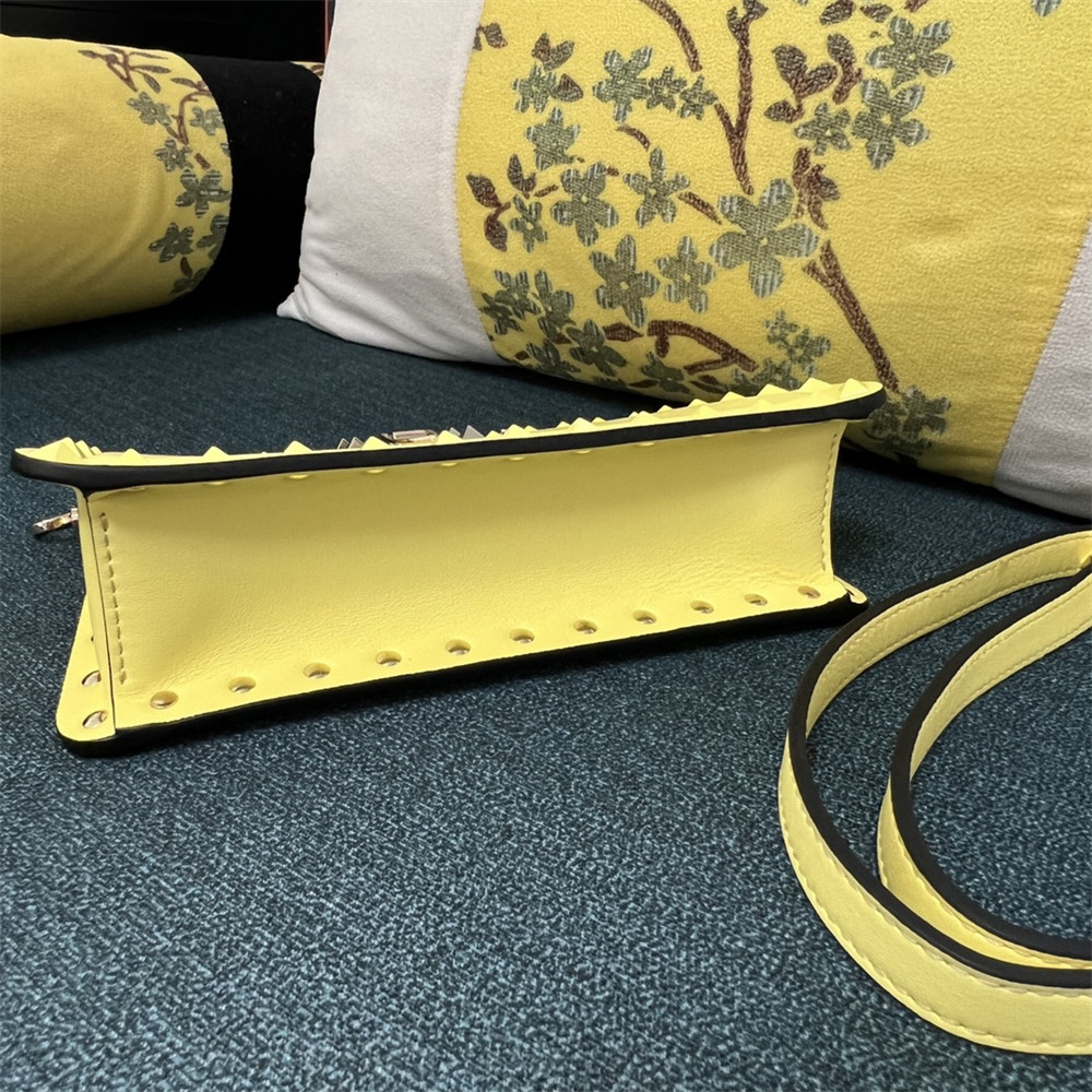 VALENTINO GARAVANI ROCKSTUD23 SMALL SMOOTH CALFSKIN SHOULDER BAG YELLOW