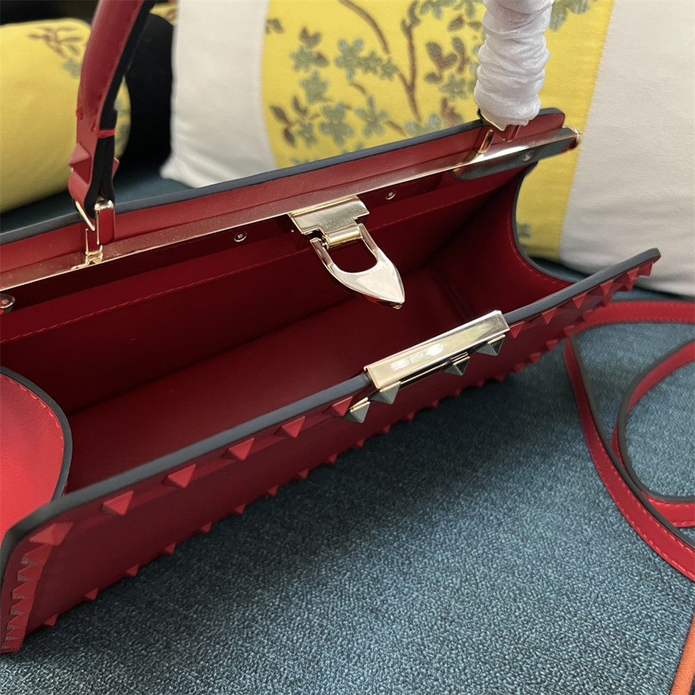 VALENTINO GARAVANI ROCKSTUD23 smooth calfskin handbag Red