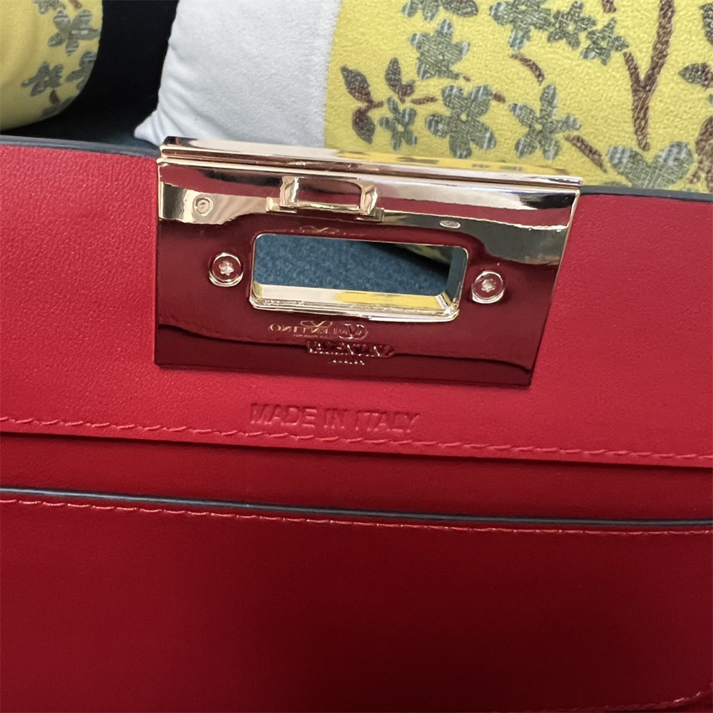 VALENTINO GARAVANI ROCKSTUD23 smooth calfskin handbag Red