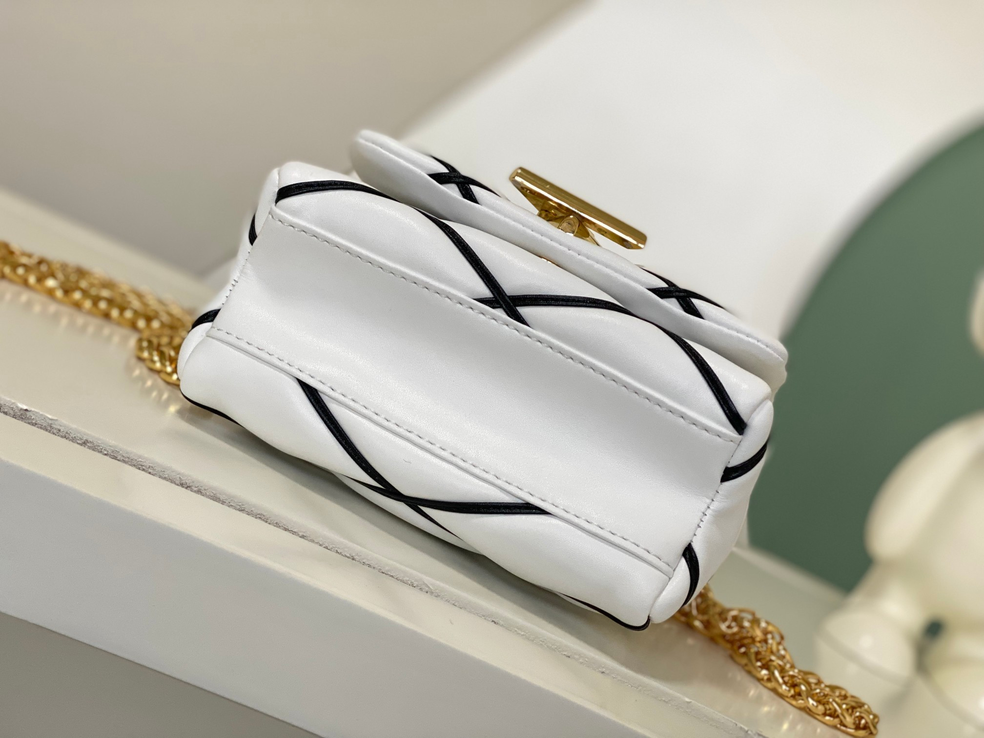 l0*is V*t0n m23762 pico go-14 5.9 x 3.9 x 2.6 inches