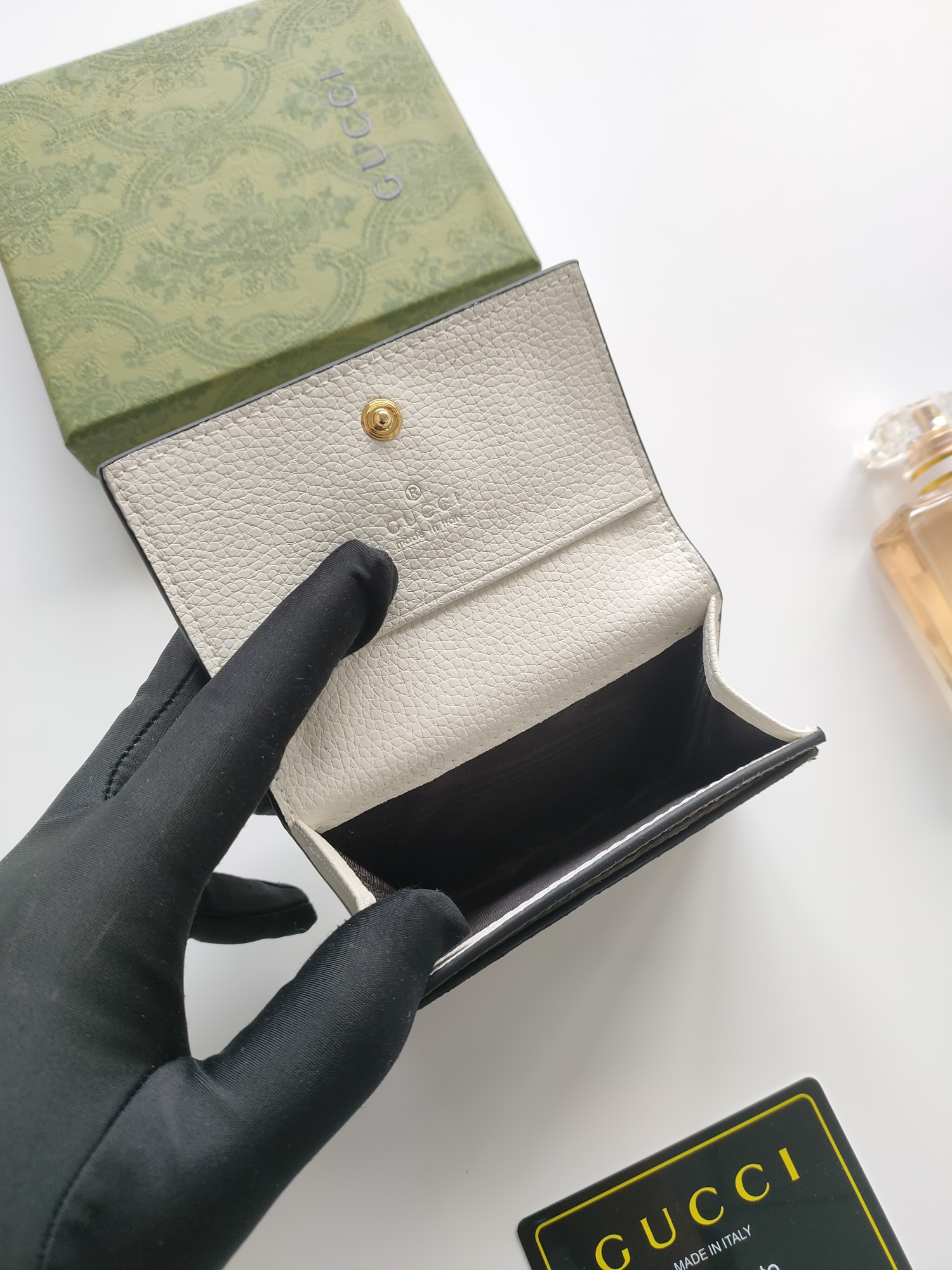 G*u*i gg  card case wallet