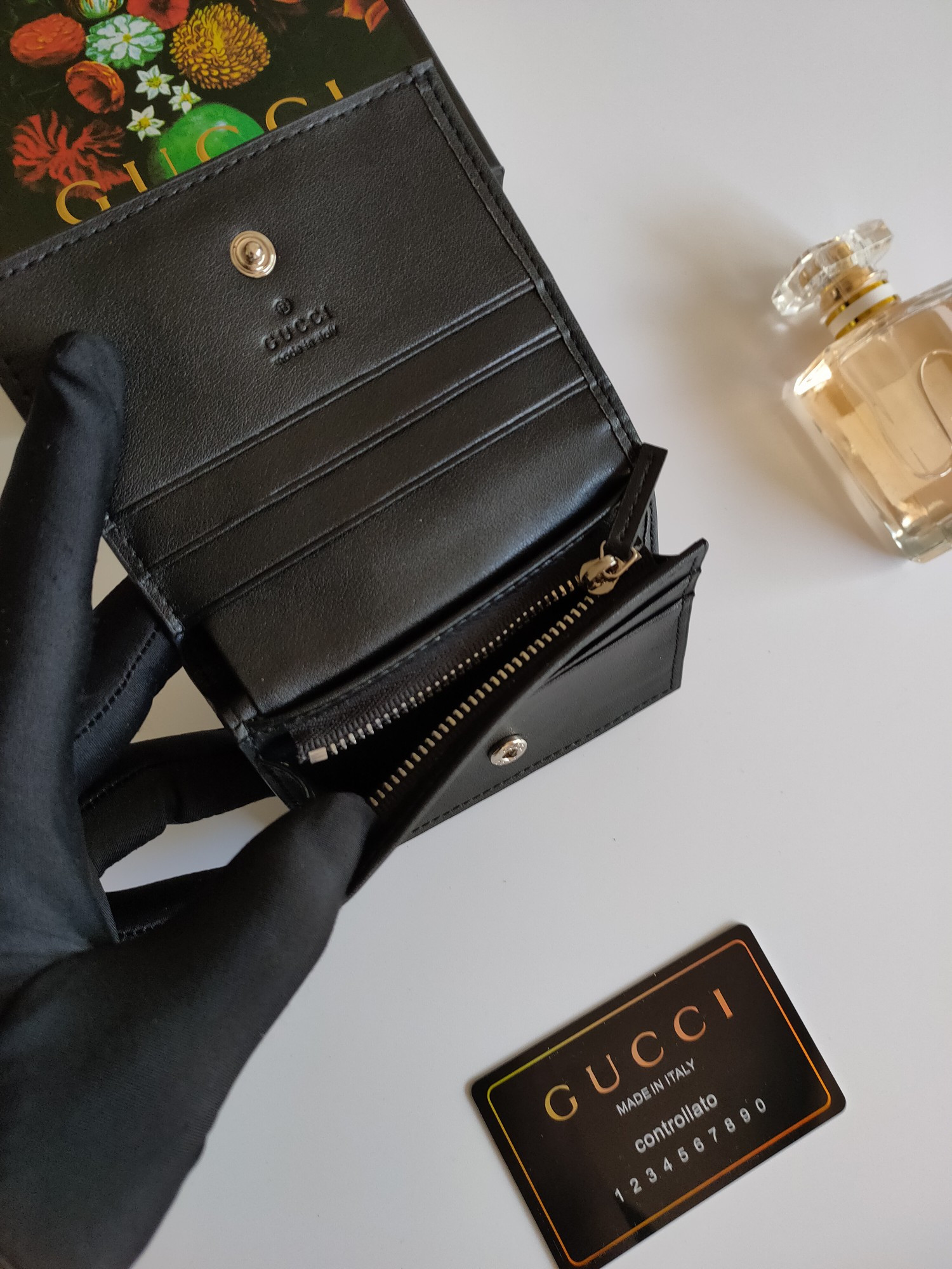 G*u*i gg  card case wallet