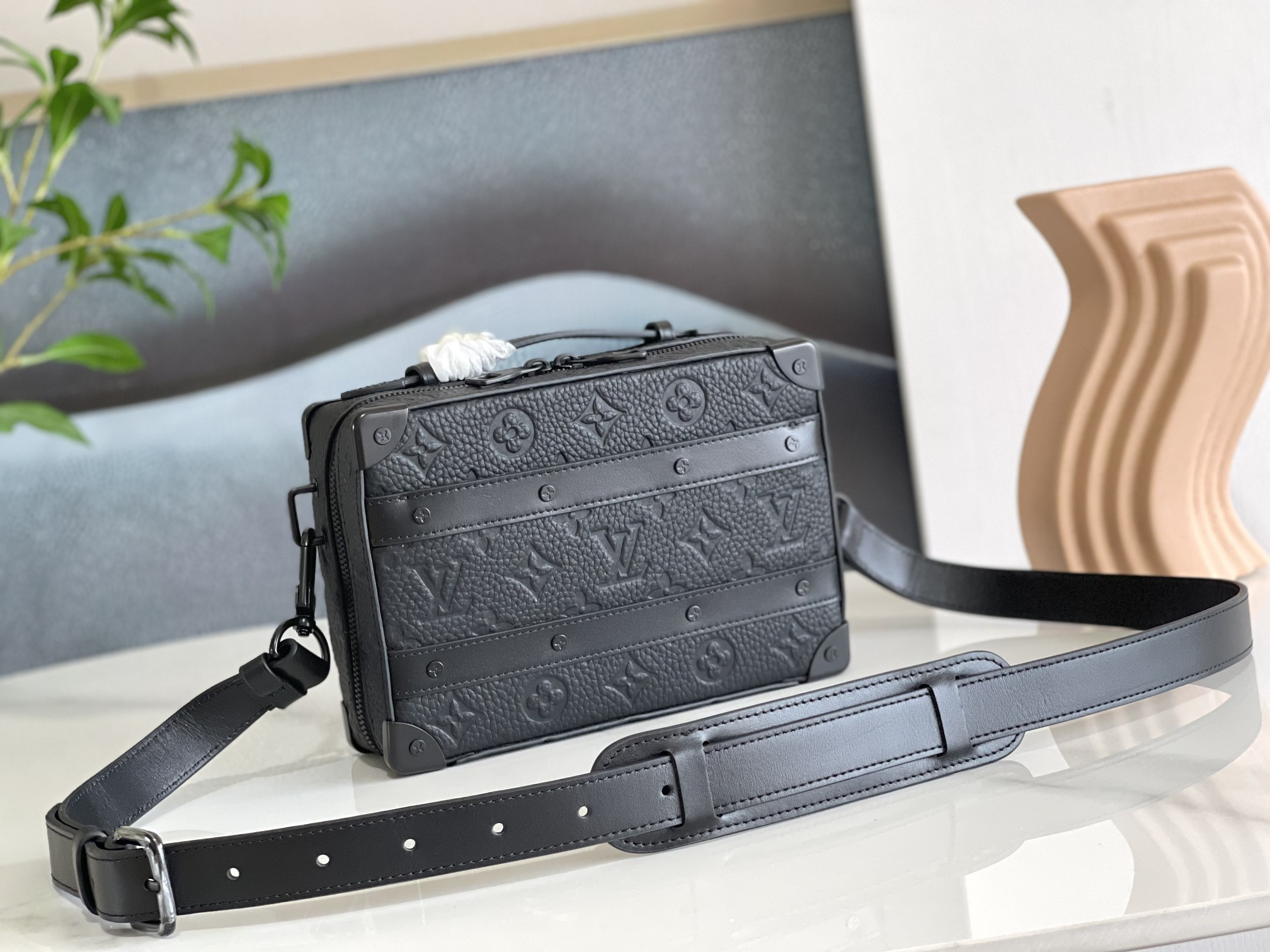 LV M59163 Outdoor Messenger 10.2 x 7.9 x 4.1 inches