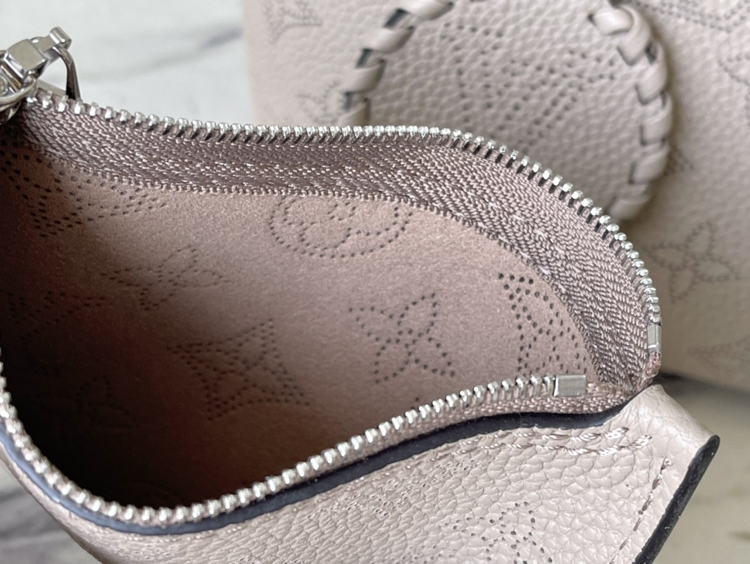 LV Blossom M21849 20.0 x 20.0 x 12.5 CM