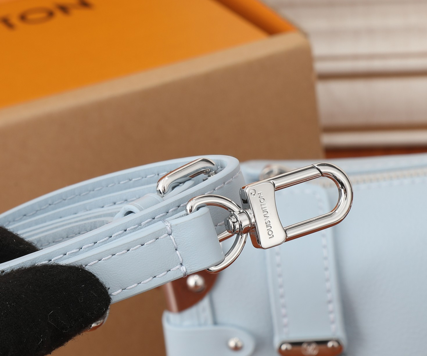 LV Side Trunk PM M25067   7.1 x 4.9 x 3.1 inches