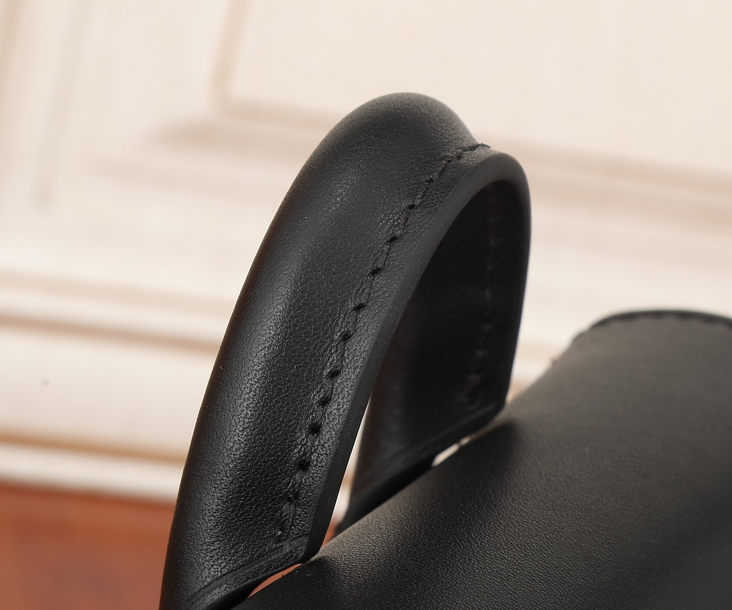 LV Nano Steamer M82774 5.9 x 7.1 x 2.8 in