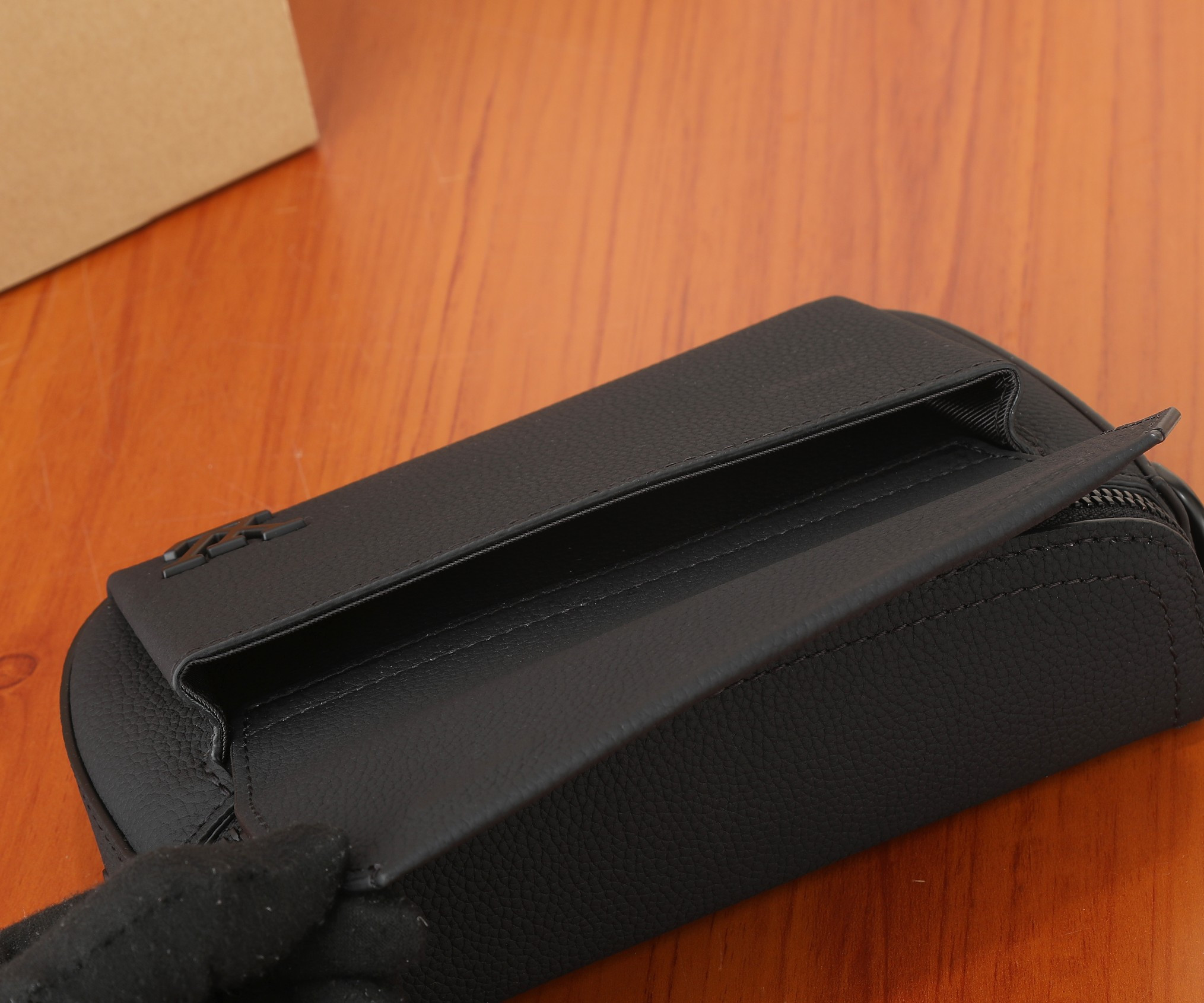 LV Pilot Wearable Wallet M83563 7.9 x 4.7 x 2.2 in