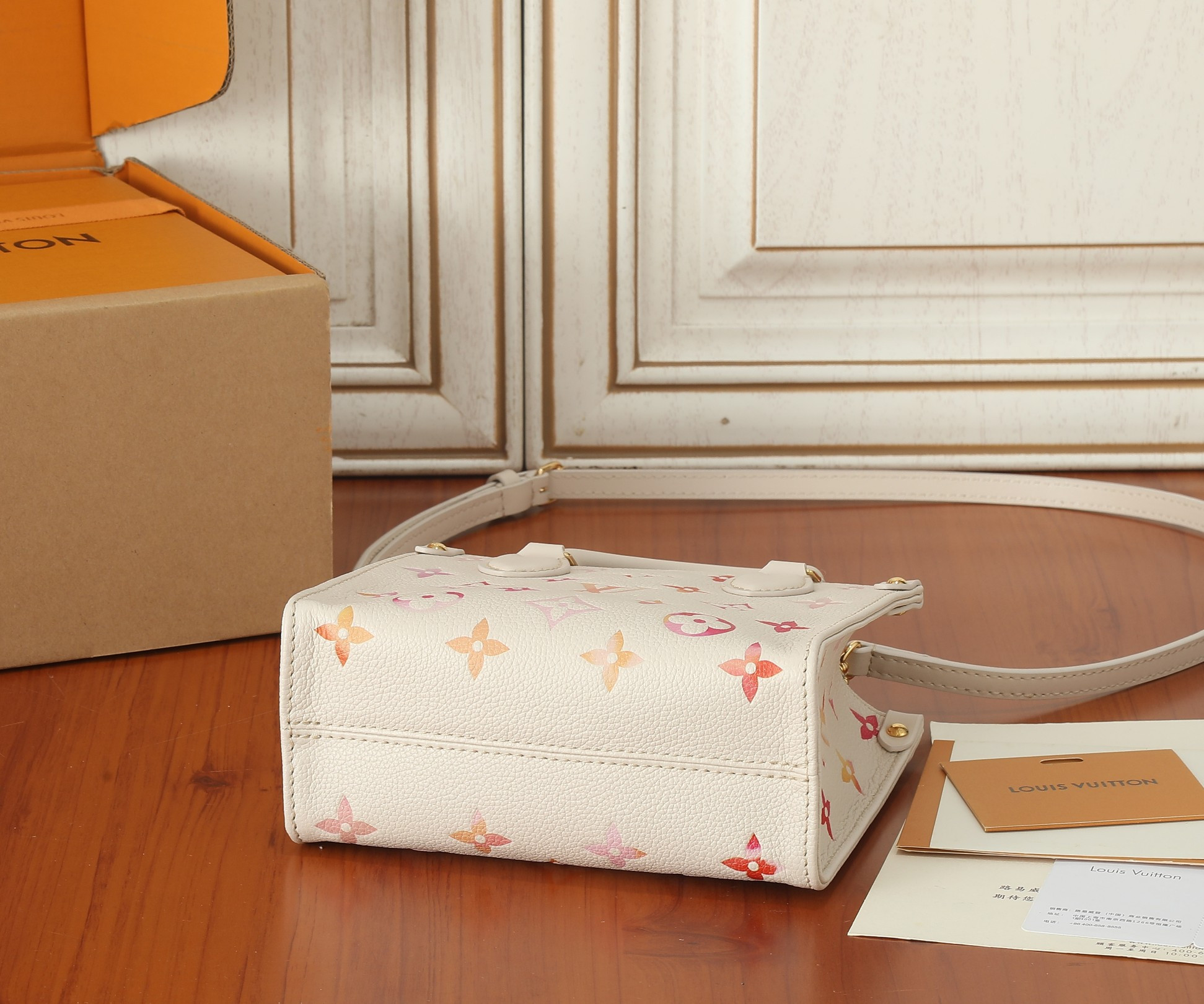 LV OnTheGo BB M47115  7.1 x 5.9 x 3.3 in