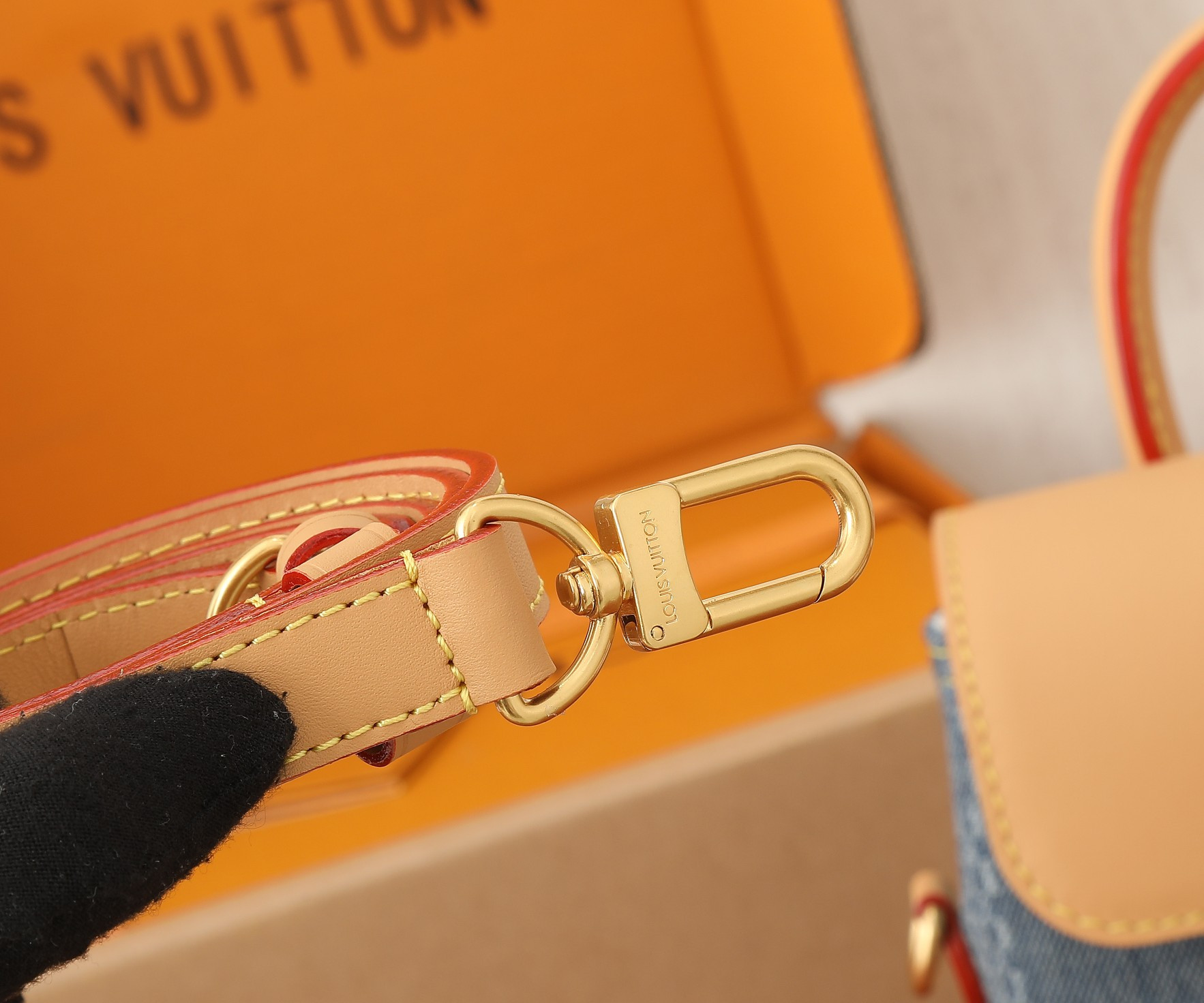 LV Nano Steamer N40751 5.9 x 7.1 x 2.8 inches