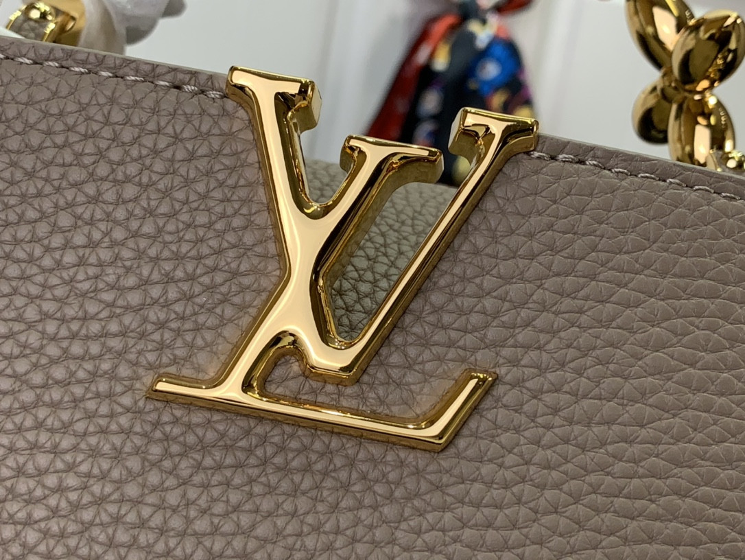 LV Capucines Mini M48861 8.3 x 5.5 x 3.1 inches