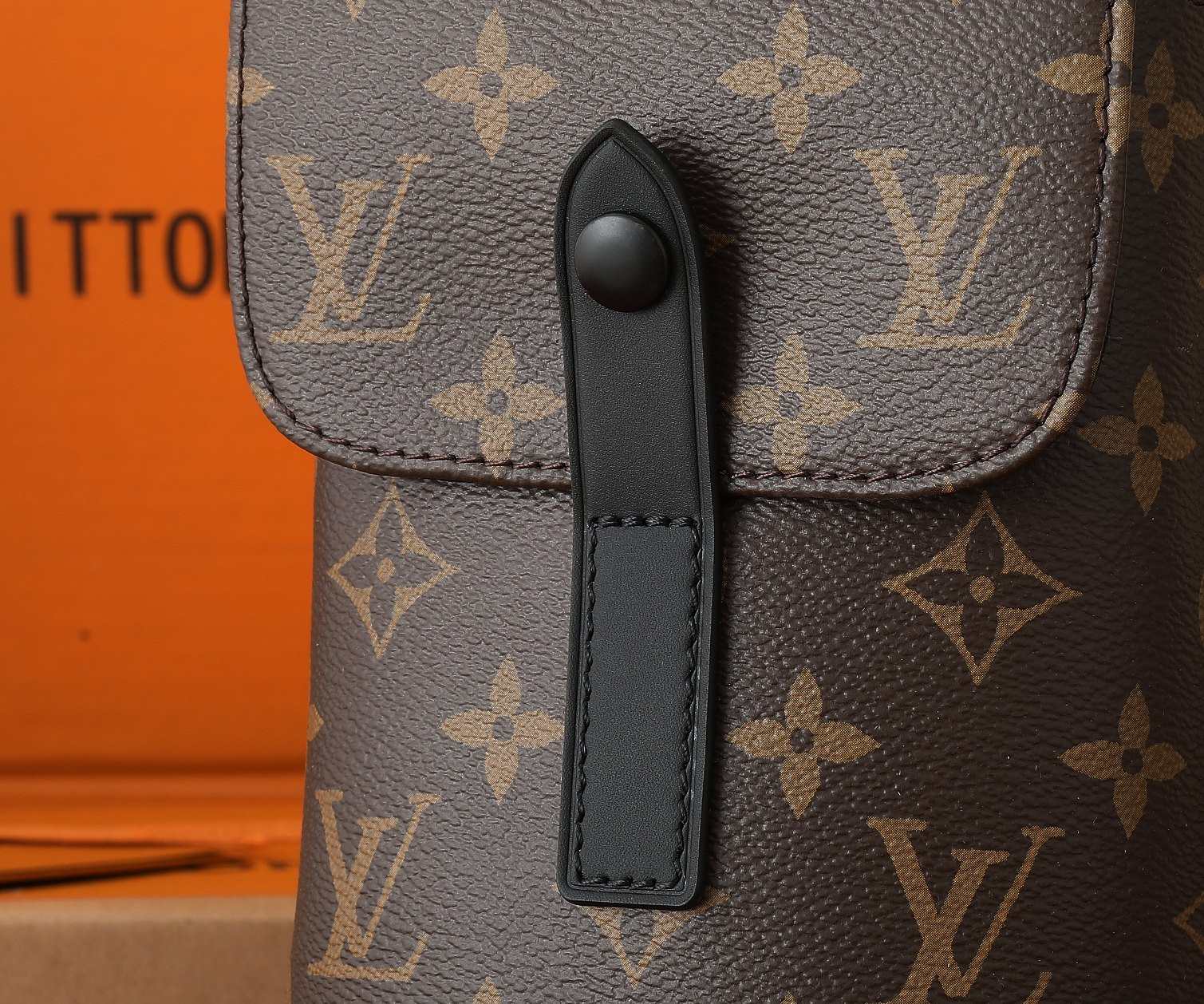 LV Christopher MM M43735 15 x 17.3 x 4.9 inches
